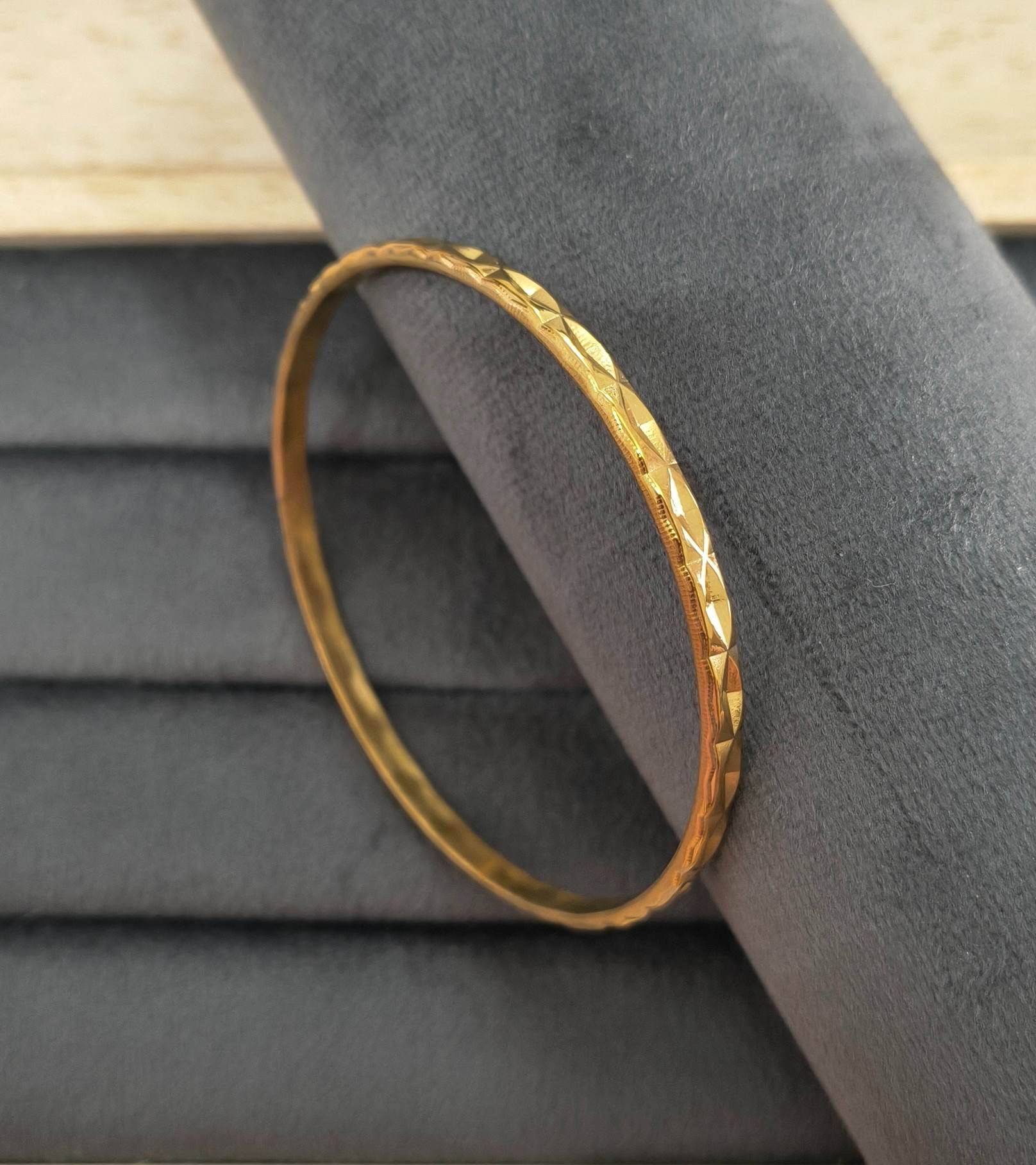 Anti Tarnish Bangle Diamond Cut Pattern 18K Gold Plated