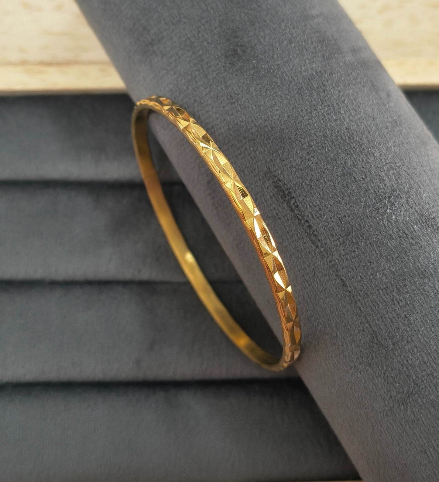 Anti Tarnish Bangle Diamond Cut Pattern 18K Gold Plated