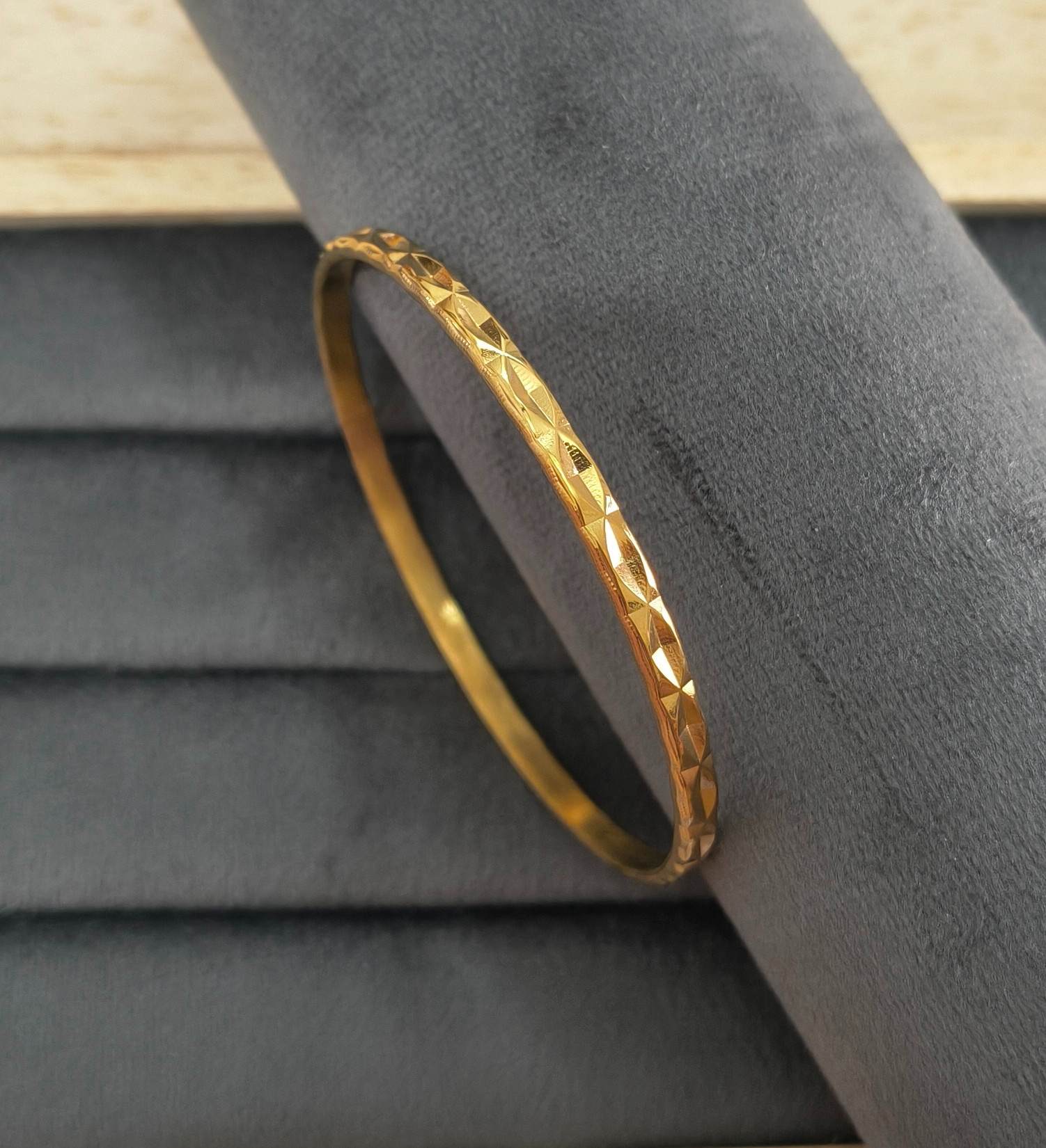 Anti Tarnish Bangle Diamond Cut Pattern 18K Gold Plated