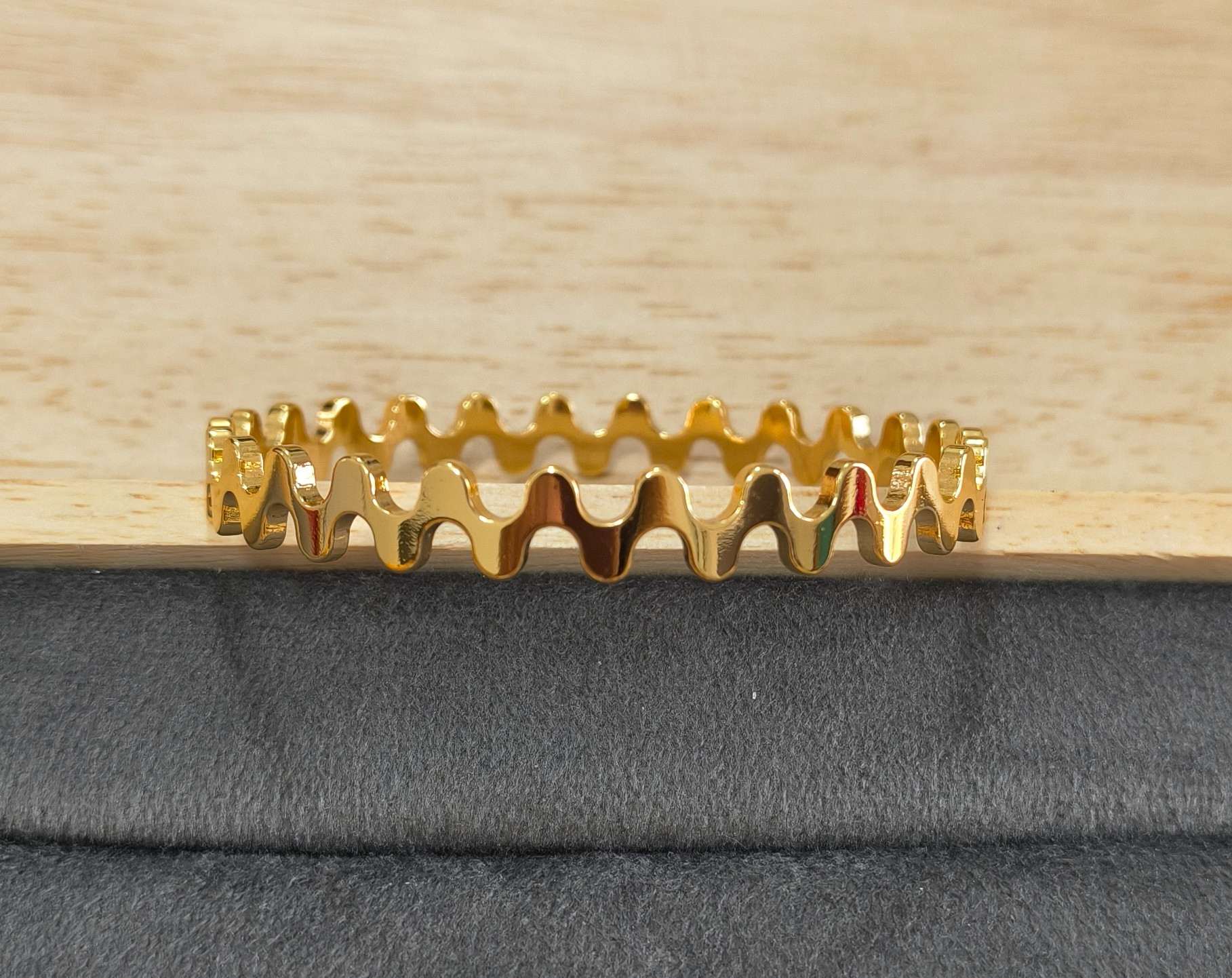 Anti Tarnish Bangle Plain Thick Wavy Design 18K Gold Plated