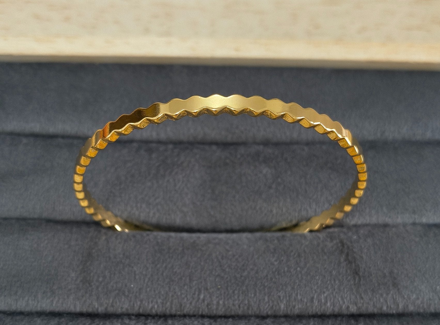 Anti Tarnish Bangle Scalloped Wave Design 18K Gold Plated