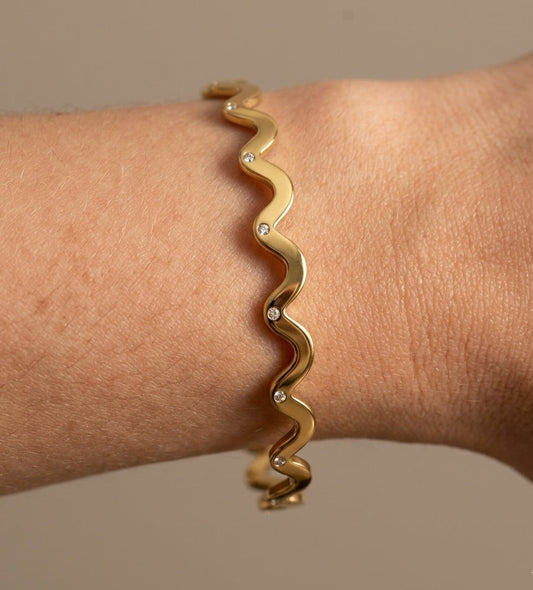 Anti Tarnish Bangle Shimmering Wavy Style 18K Gold Plated