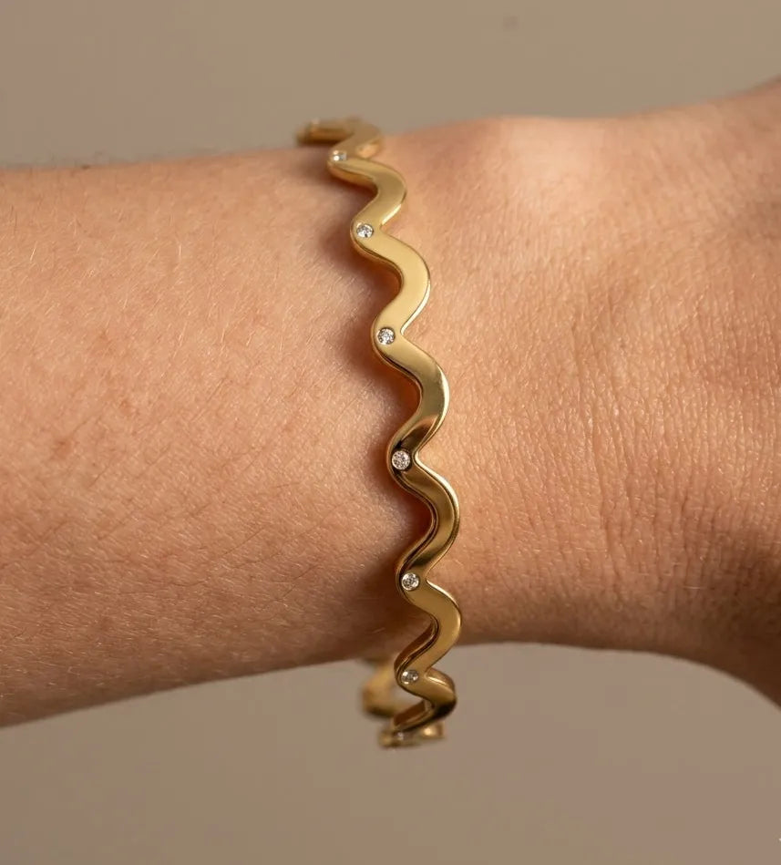 Anti Tarnish Bangle Shimmering Wavy Style 18K Gold Plated