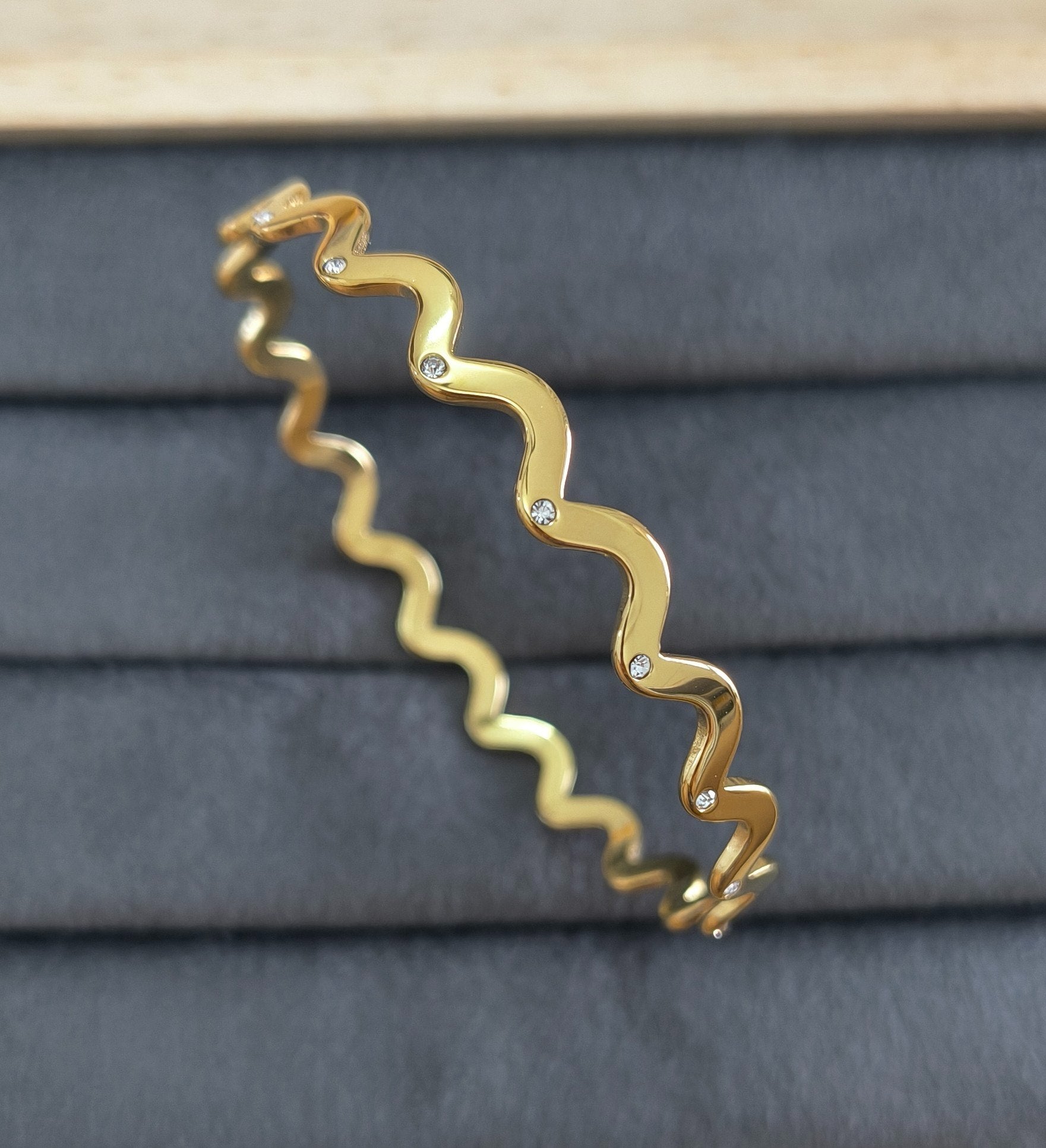 Anti Tarnish Bangle Shimmering Wavy Style 18K Gold Plated
