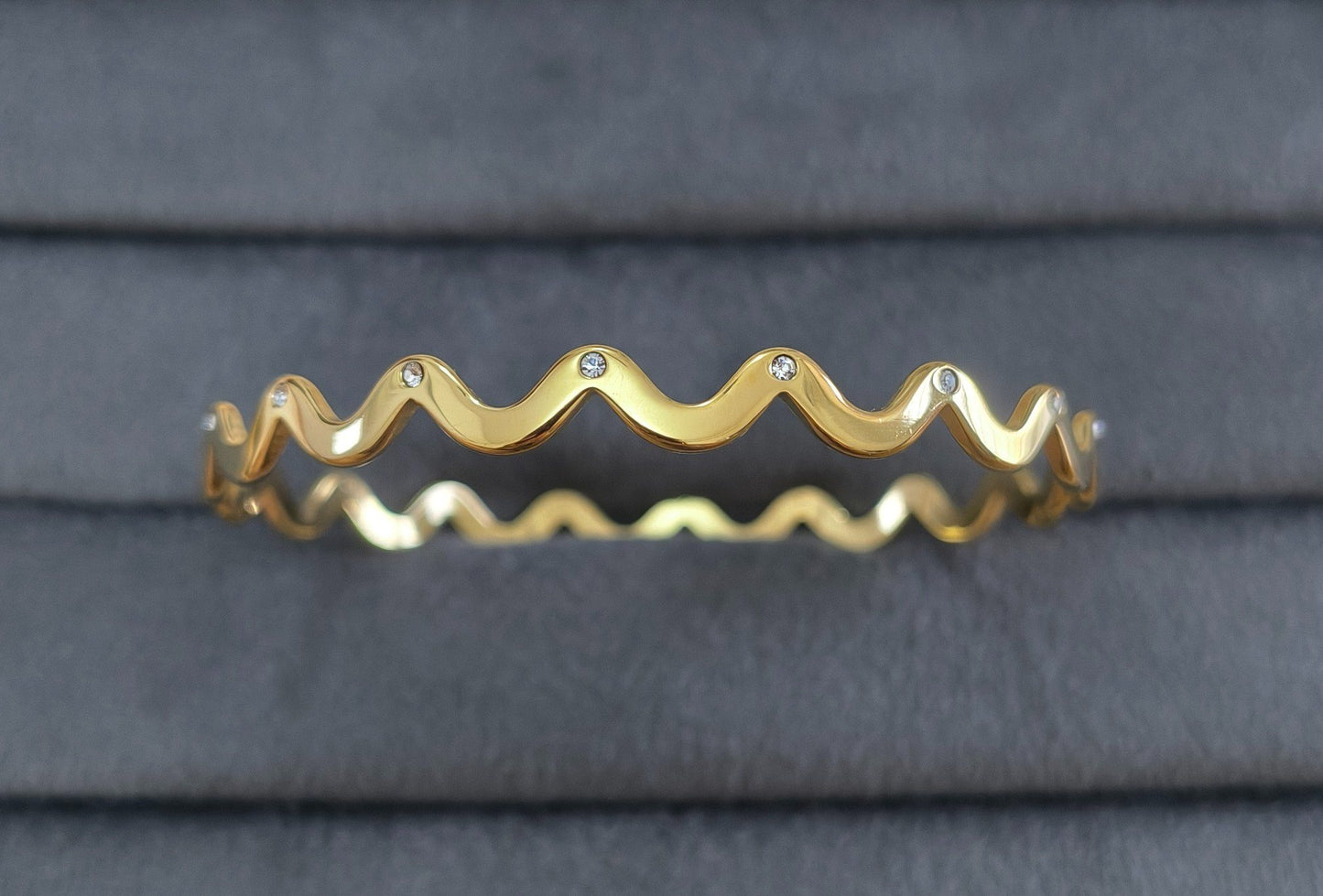 Anti Tarnish Bangle Shimmering Wavy Style 18K Gold Plated
