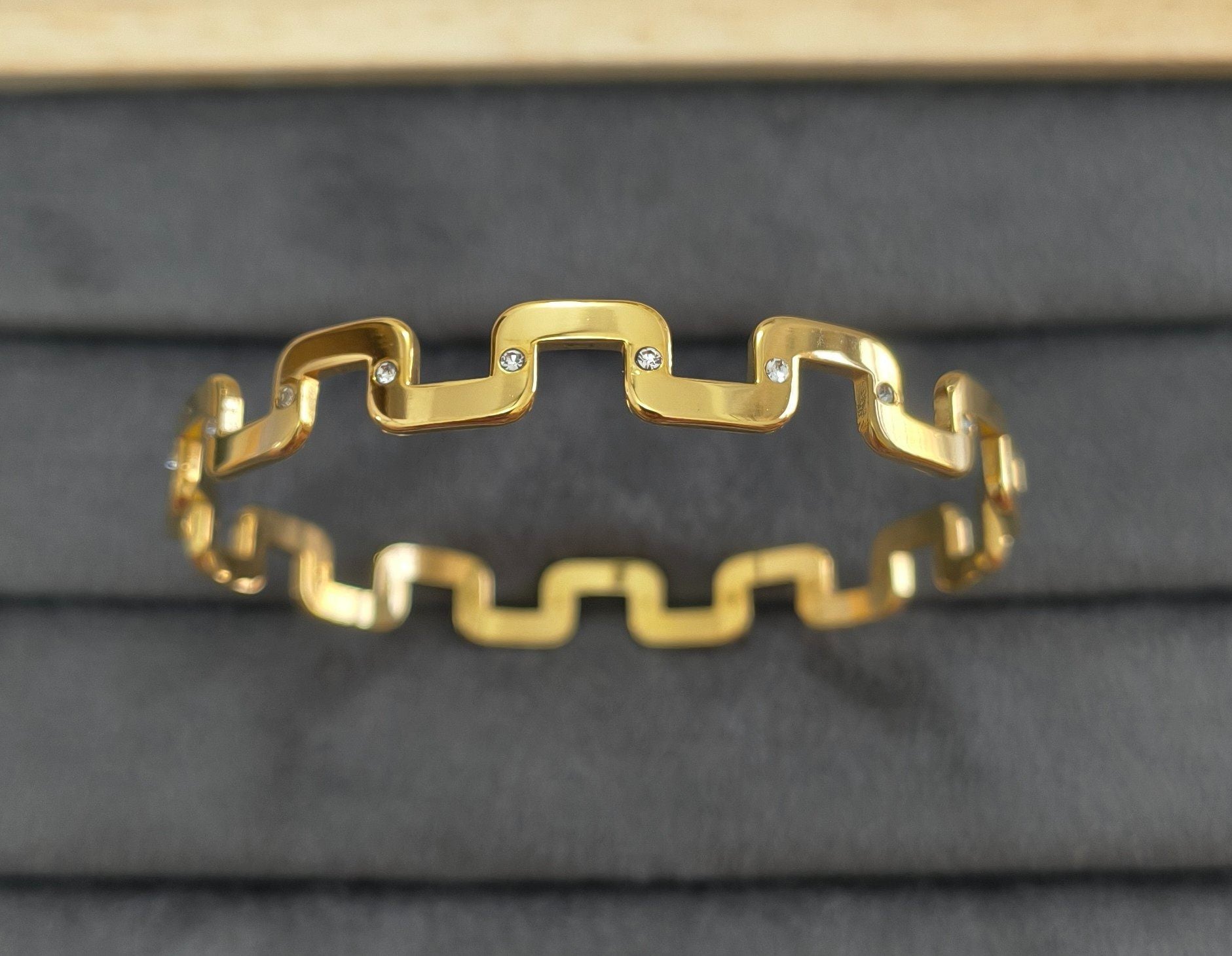 Anti Tarnish Bangle Shiny Square Link Style 18K Gold Plated