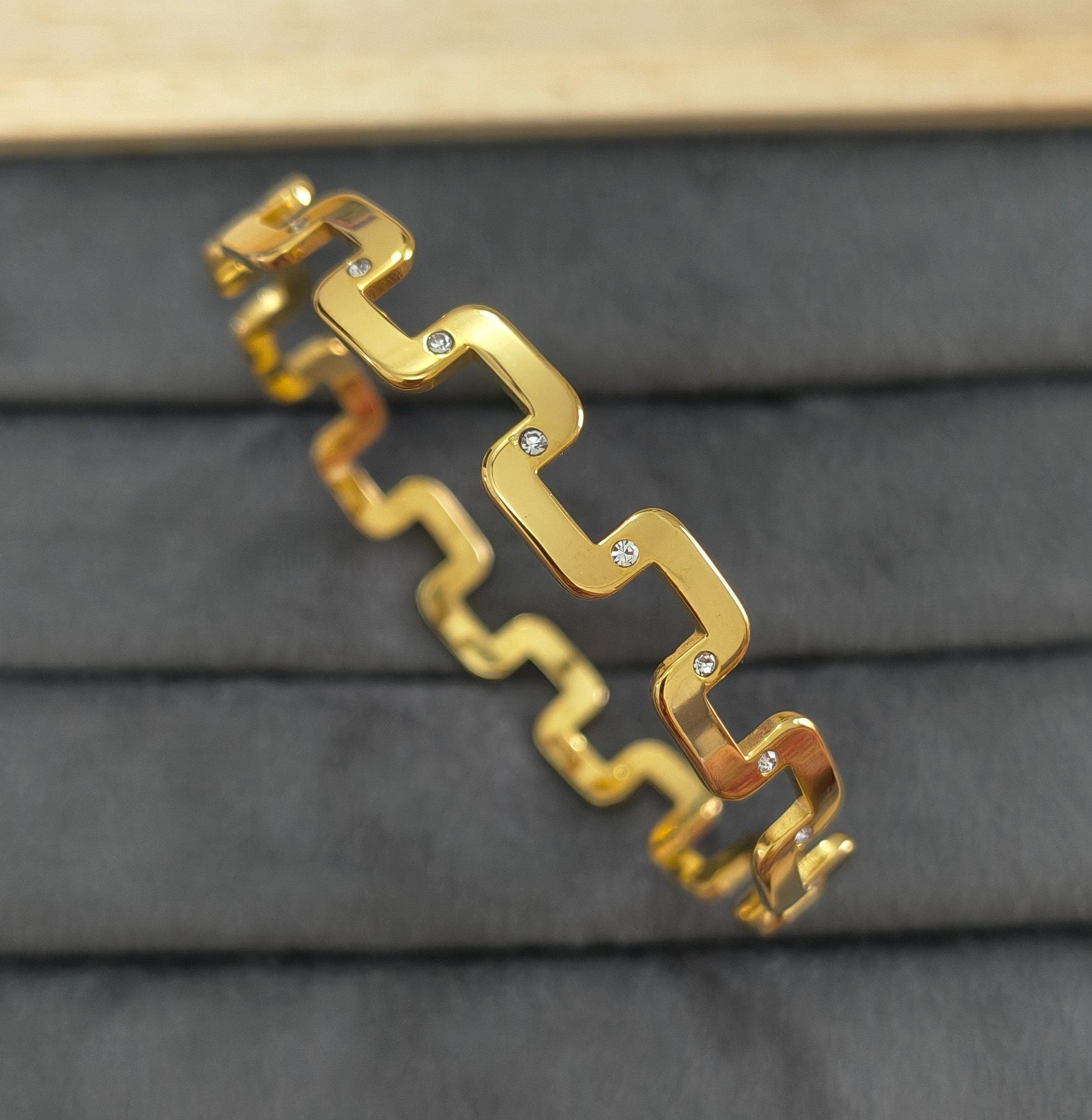 Anti Tarnish Bangle Shiny Square Link Style 18K Gold Plated