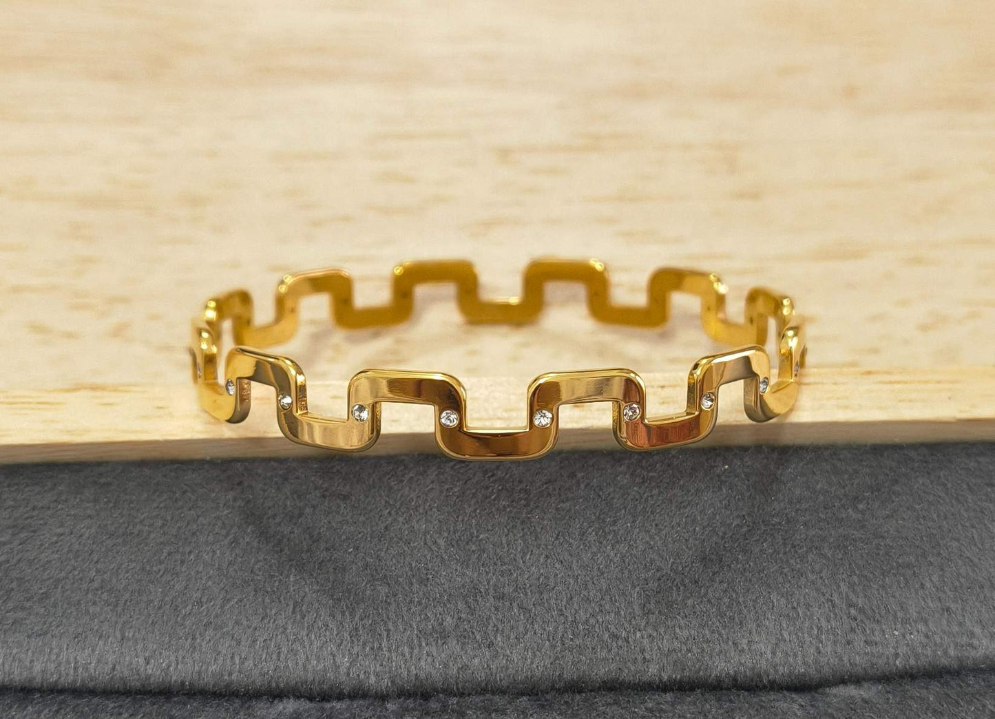 Anti Tarnish Bangle Shiny Square Link Style 18K Gold Plated