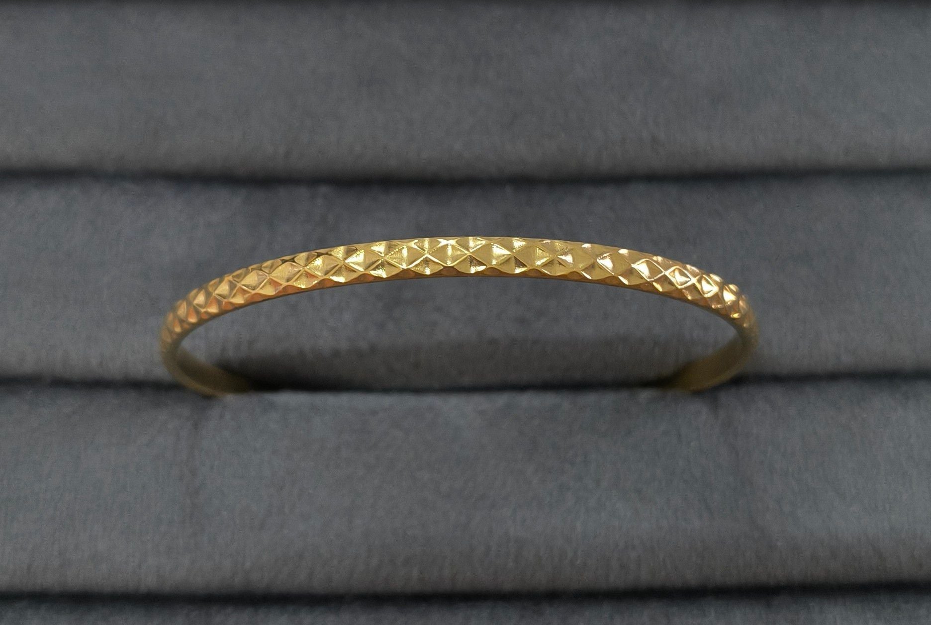 Anti Tarnish Bangle Star Cut Pattern 18K Gold Plated