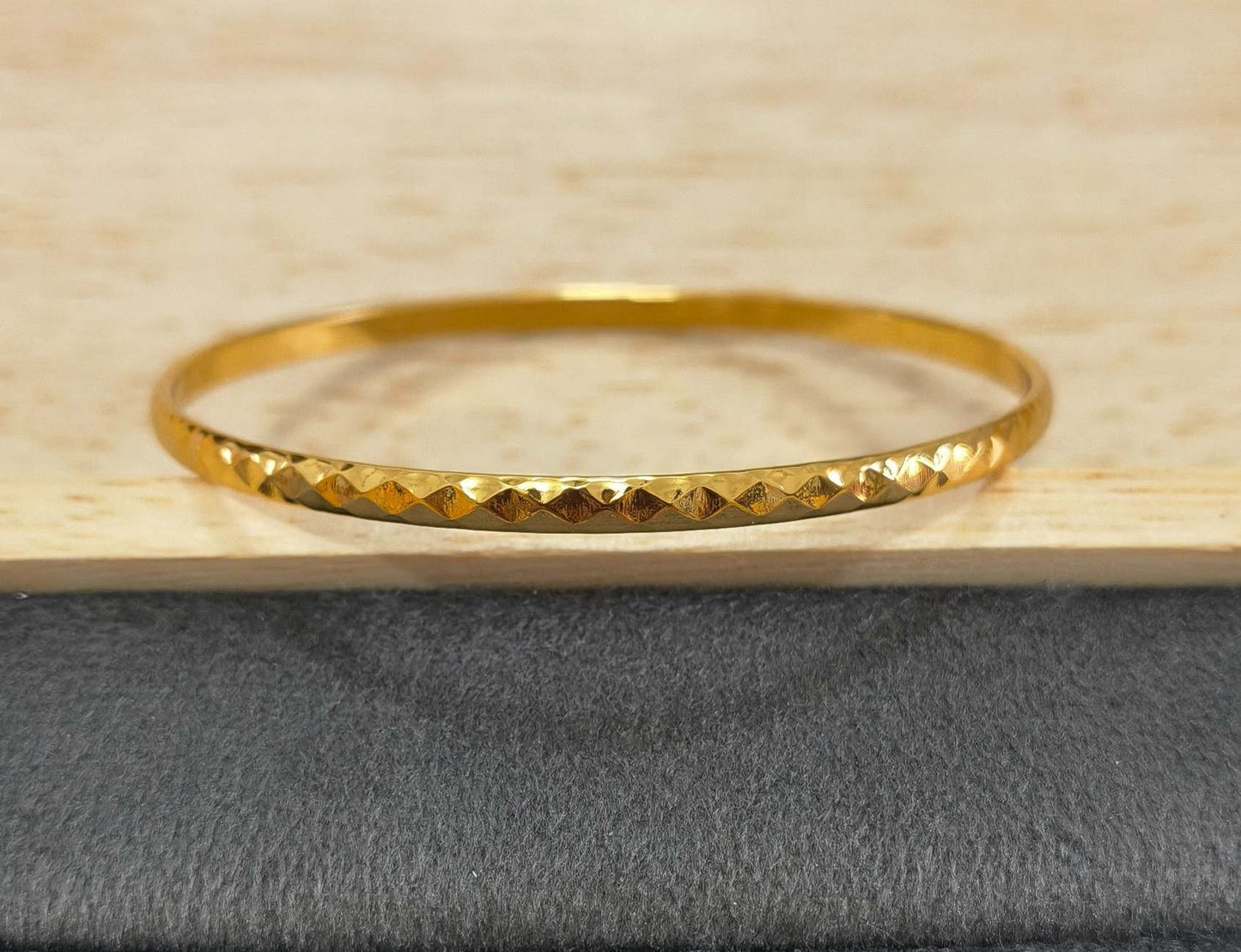 Anti Tarnish Bangle Star Cut Pattern 18K Gold Plated