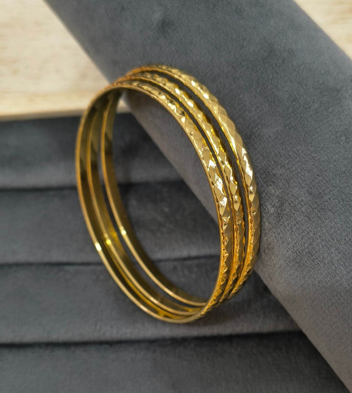 Anti Tarnish Bangle Star Cut Pattern 18K Gold Plated