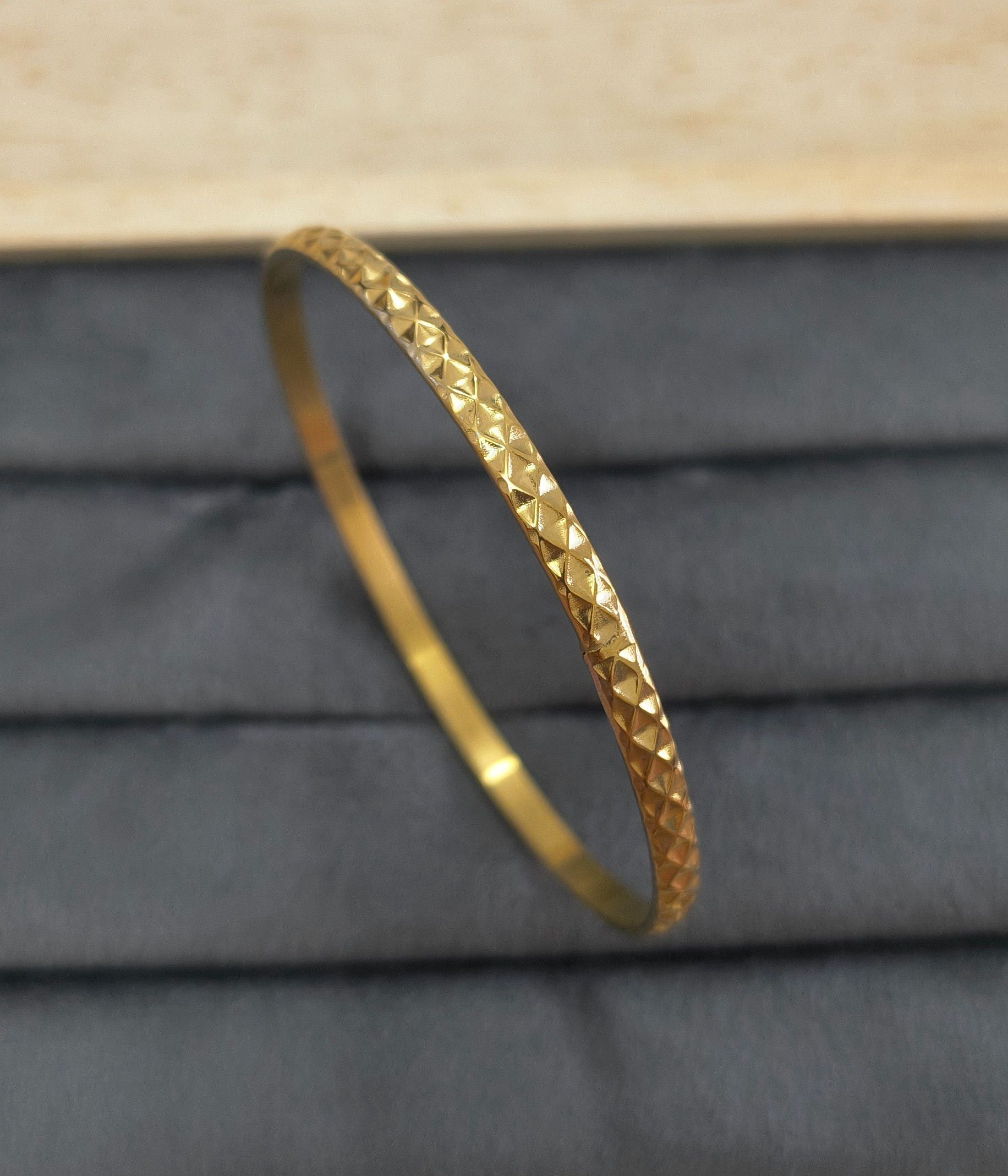 Anti Tarnish Bangle Star Cut Pattern 18K Gold Plated