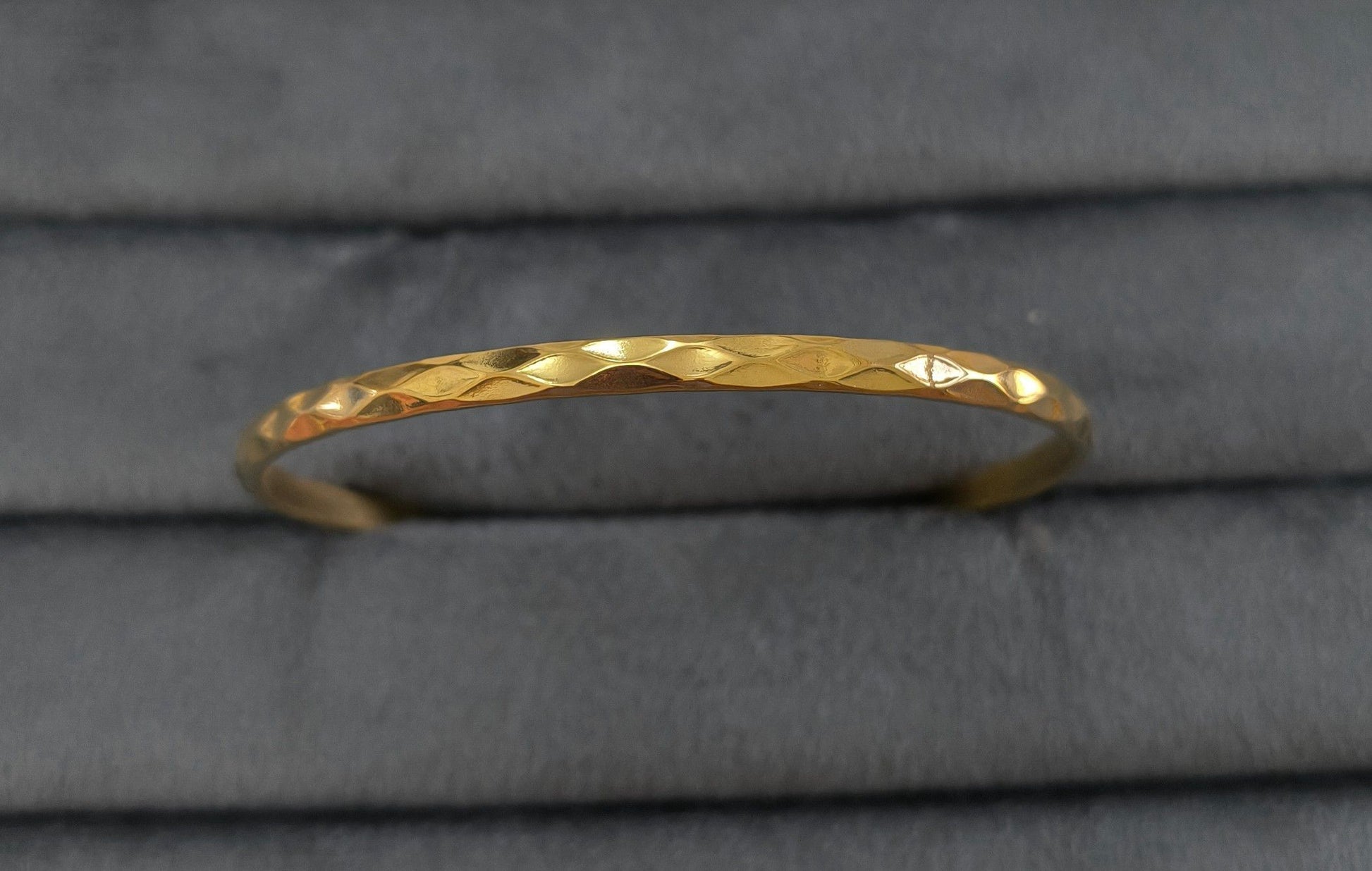Anti Tarnish Bangle Textured Pattern 18K Gold Plated