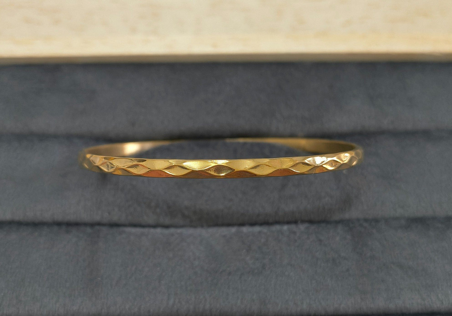 Anti Tarnish Bangle Textured Pattern 18K Gold Plated
