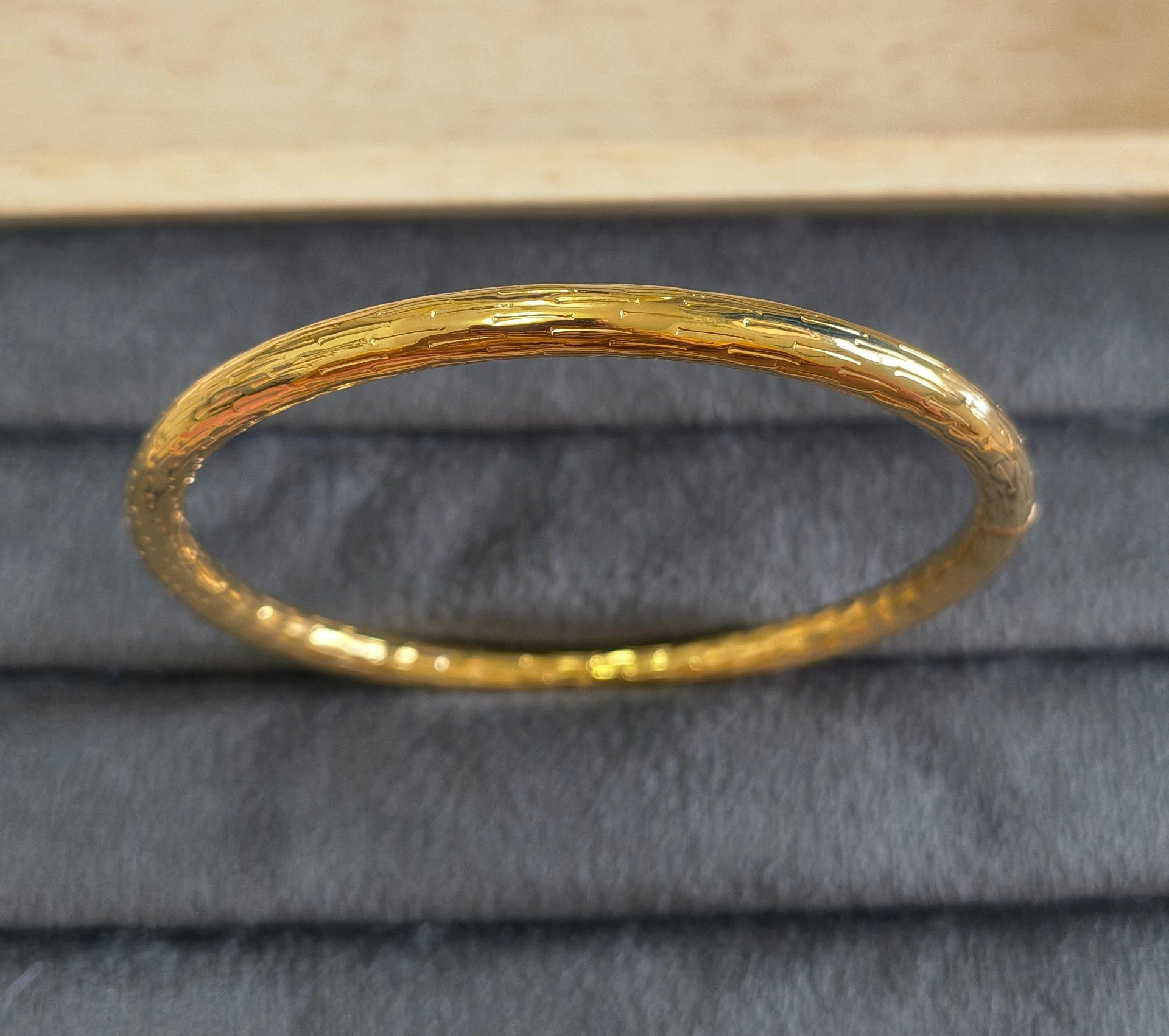 Anti Tarnish Bangle Textured Unisex Bracelet 18K Gold Plated