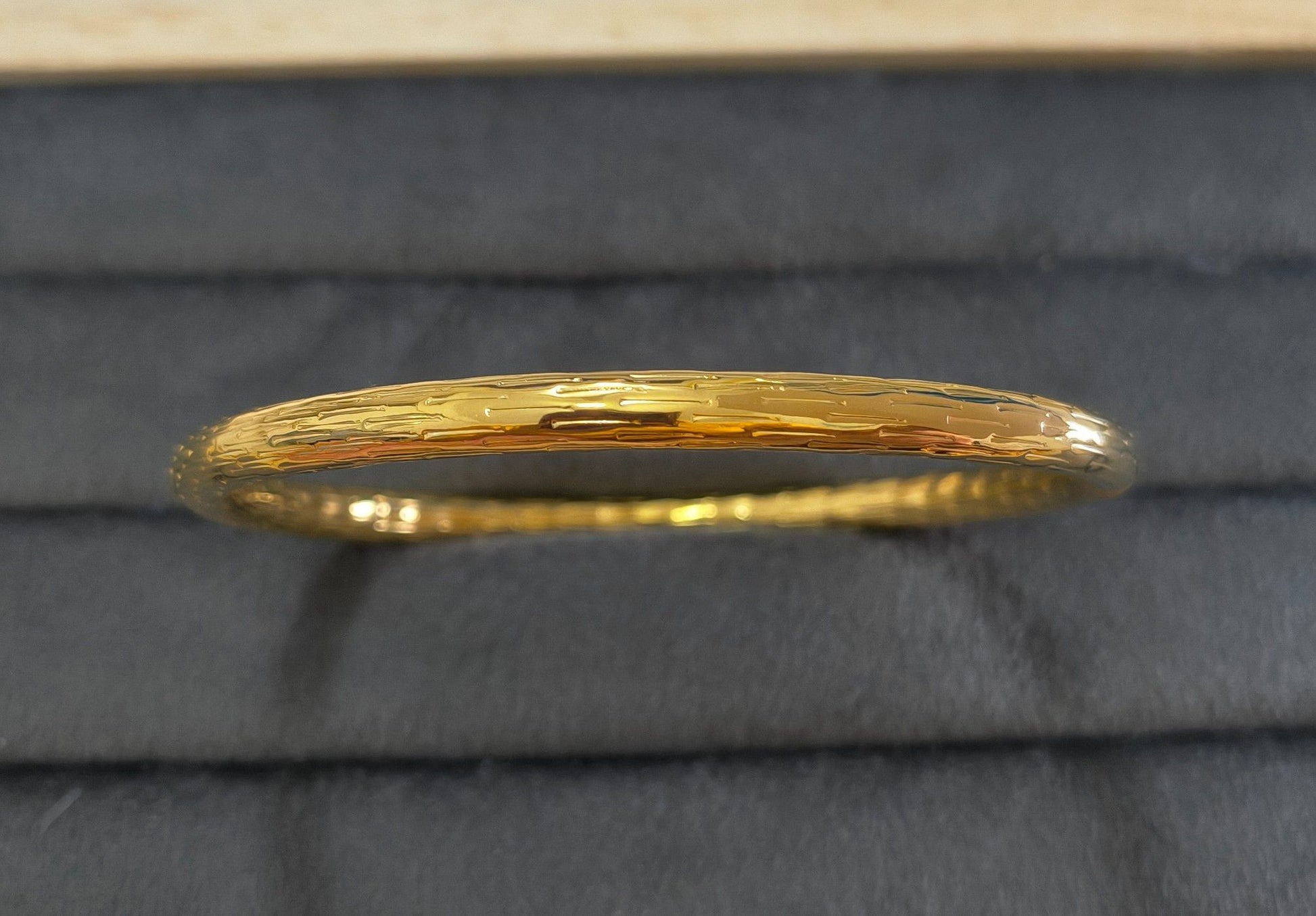 Anti Tarnish Bangle Textured Unisex Bracelet 18K Gold Plated