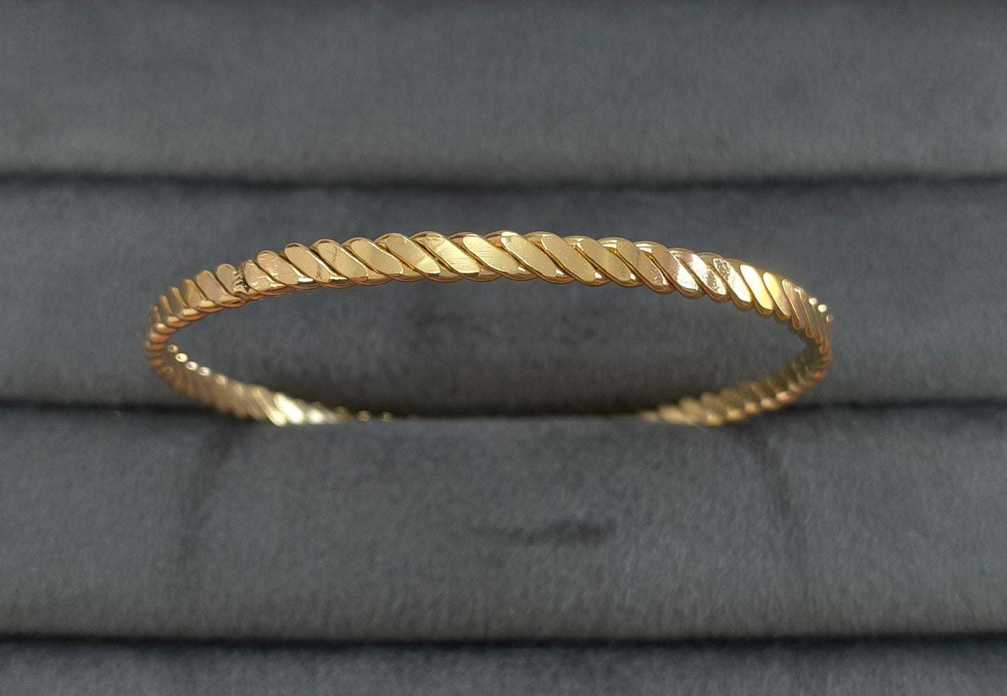 Anti Tarnish Bangle Twisted Pattern 18K Gold Plated