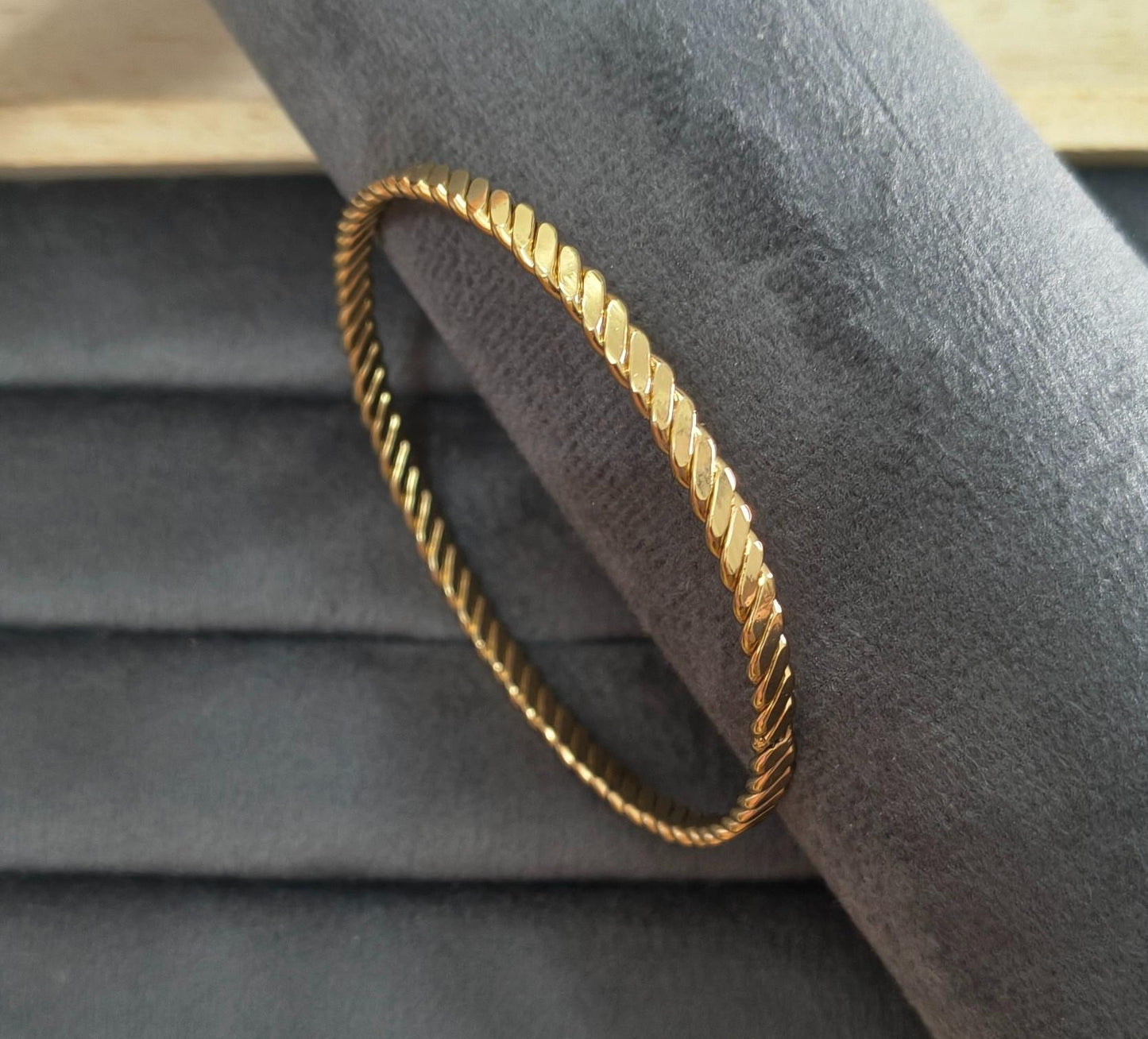 Anti Tarnish Bangle Twisted Pattern 18K Gold Plated