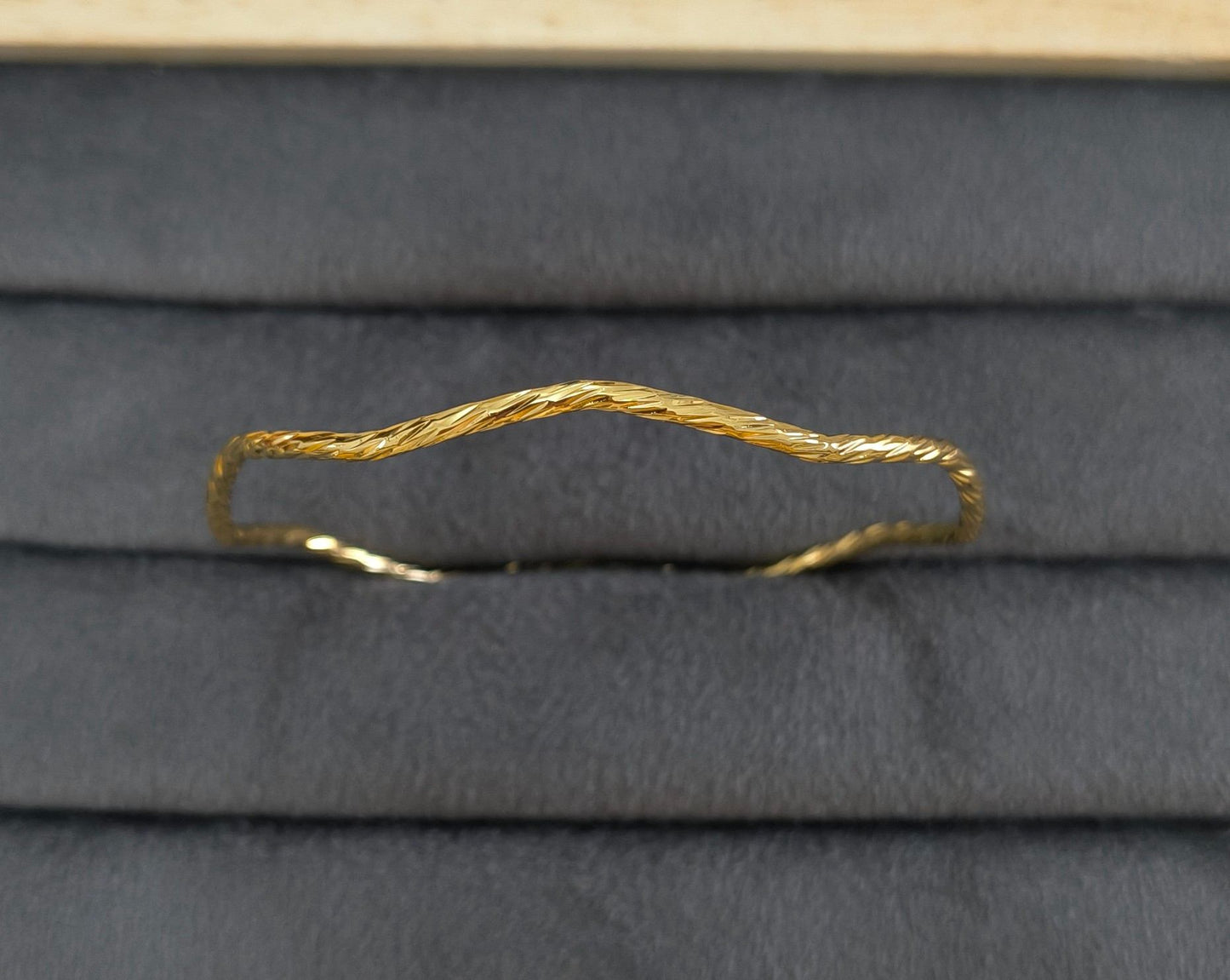 Anti Tarnish Bangle Twisted Wave Pattern 18K Gold Plated