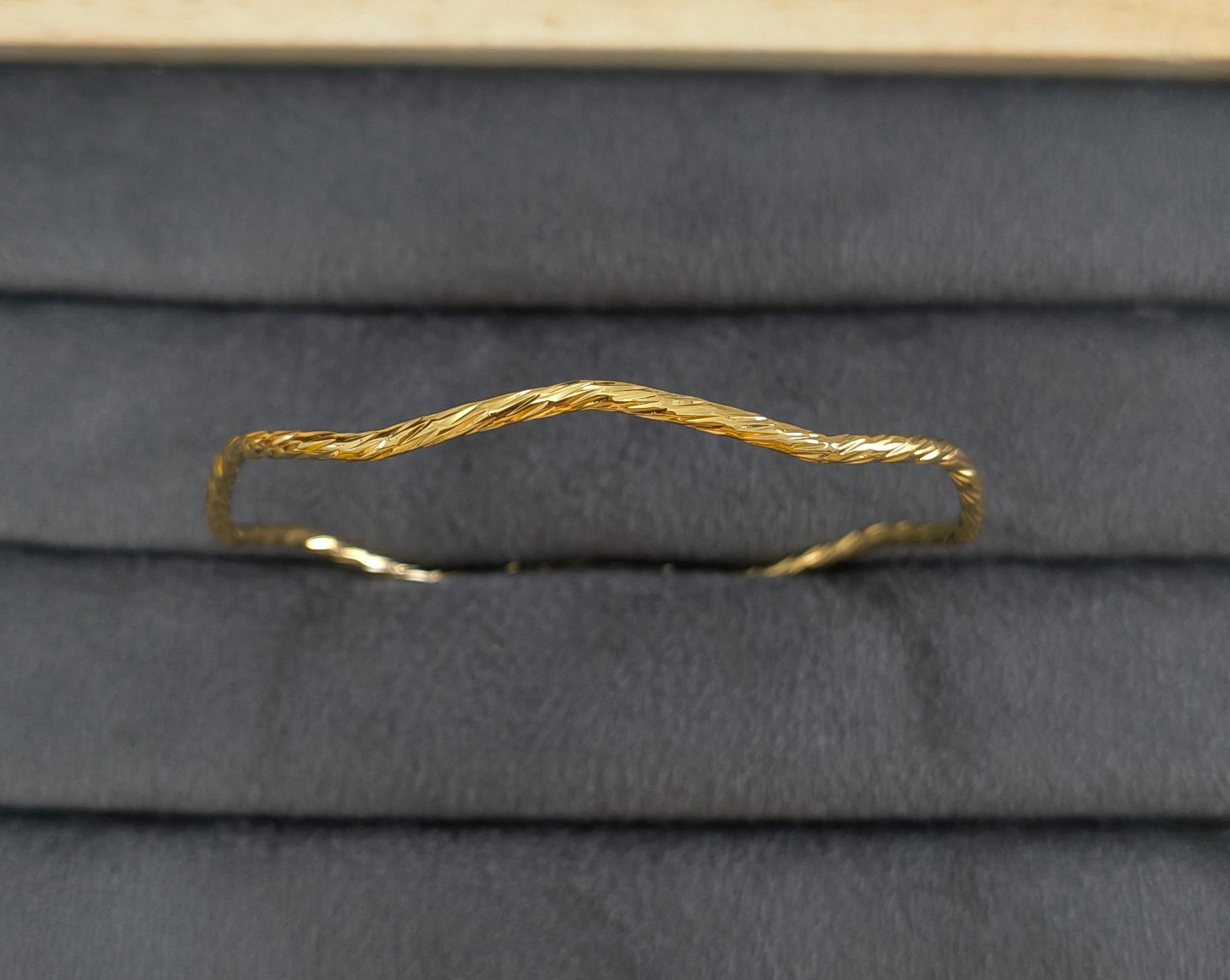 Anti Tarnish Bangle Twisted Wave Pattern 18K Gold Plated