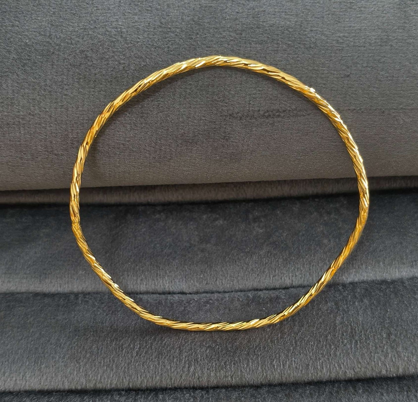 Anti Tarnish Bangle Twisted Wave Pattern 18K Gold Plated
