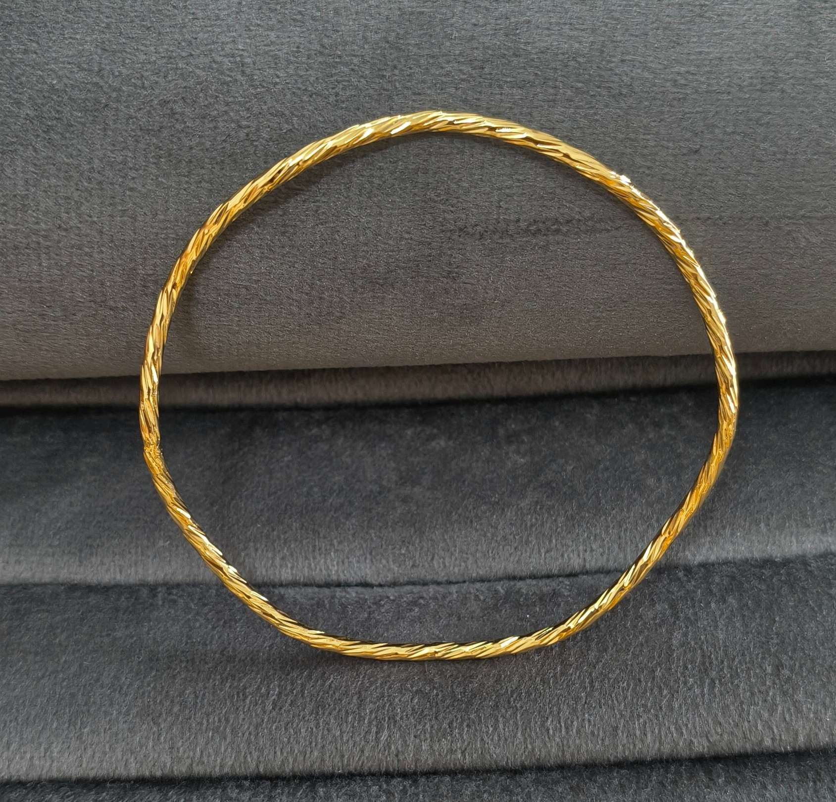 Anti Tarnish Bangle Twisted Wave Pattern 18K Gold Plated