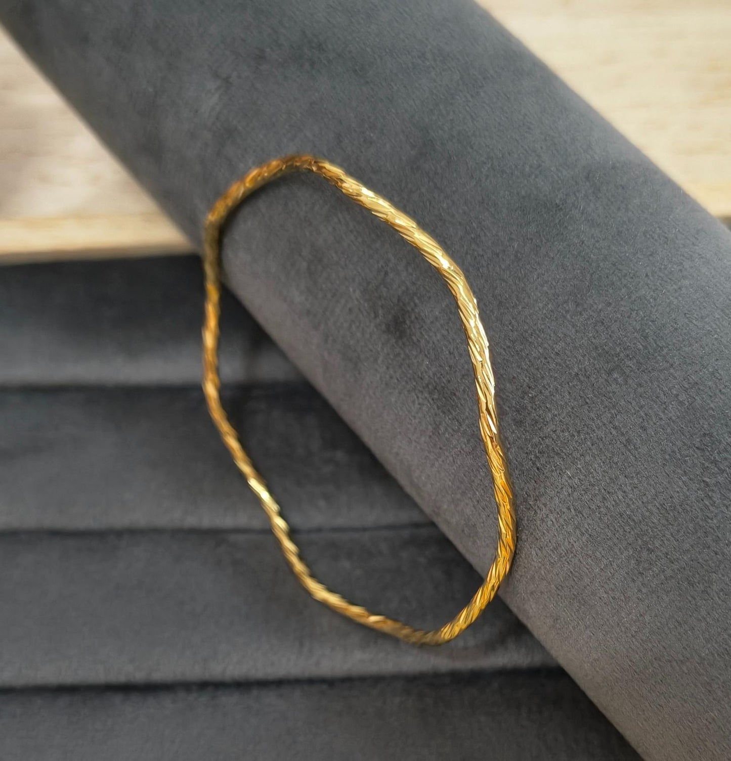 Anti Tarnish Bangle Twisted Wave Pattern 18K Gold Plated