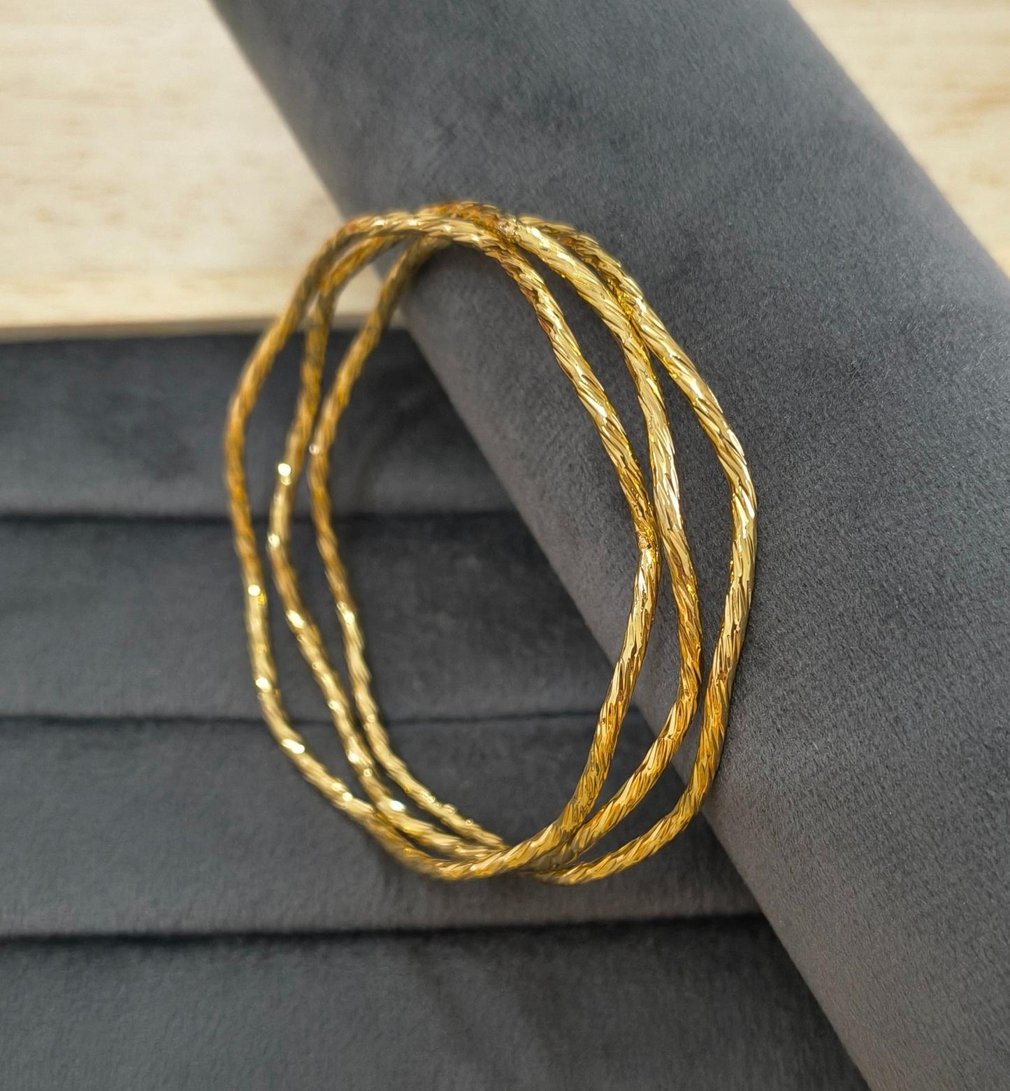 Anti Tarnish Bangle Twisted Wave Pattern 18K Gold Plated