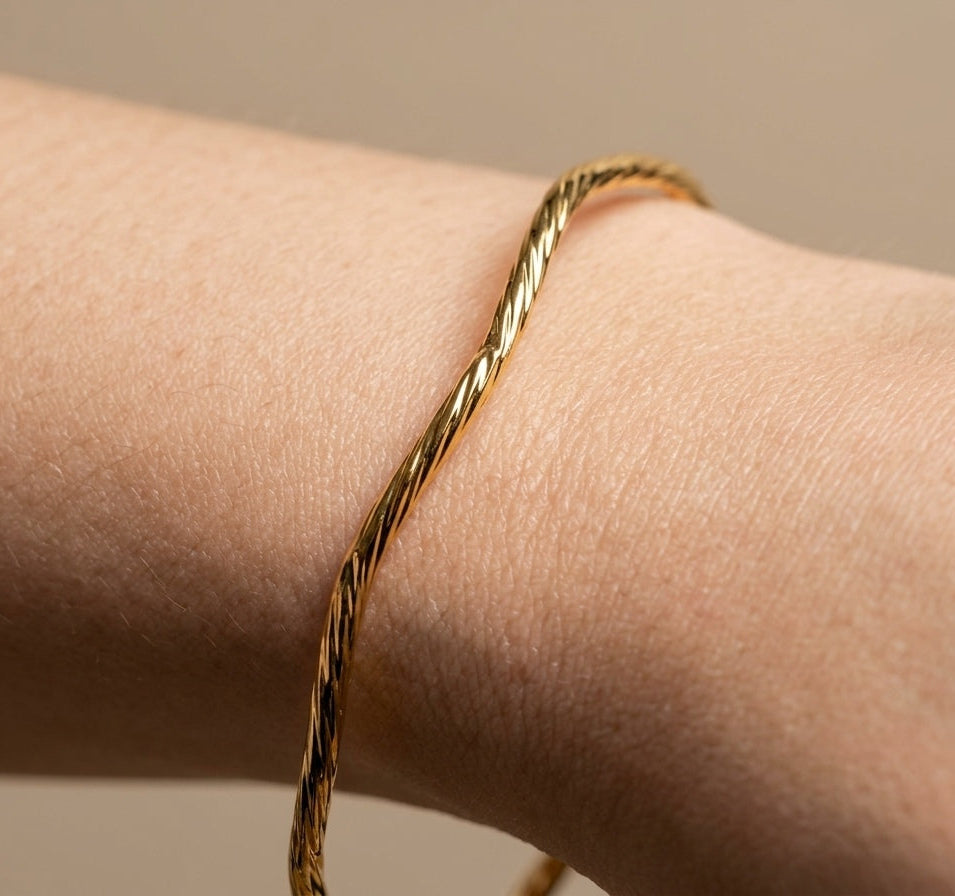 Anti Tarnish Bangle Twisted Wave Pattern 18K Gold Plated