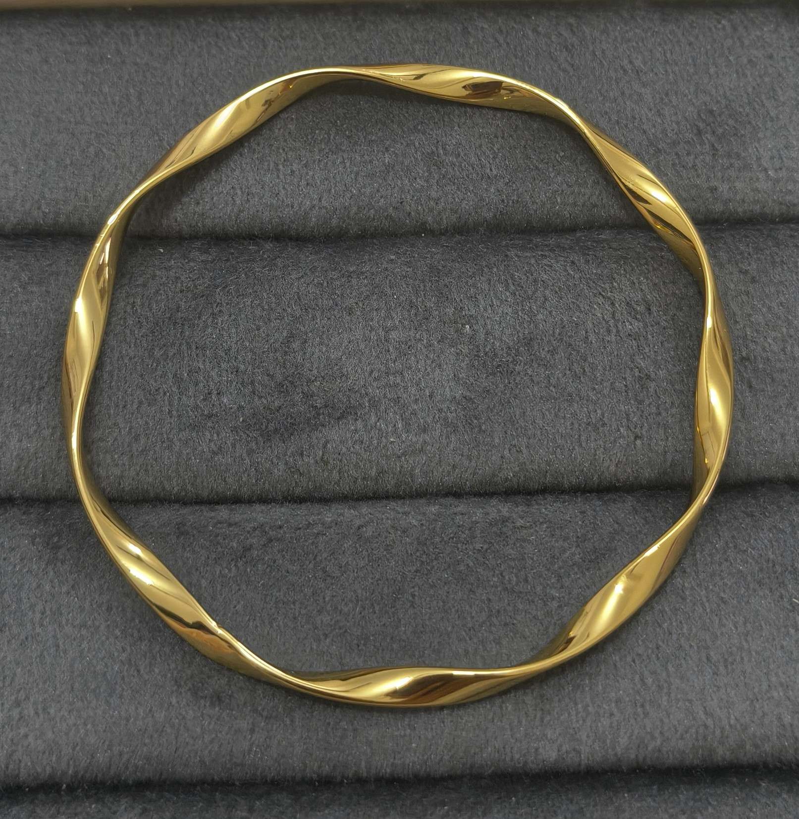Anti Tarnish Bangle Twisted Wave Shape 18K Gold Plated