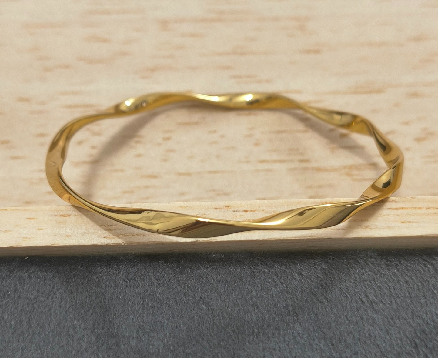 Anti Tarnish Bangle Twisted Wave Shape 18K Gold Plated