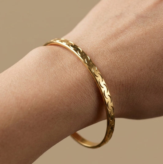 Anti Tarnish Bangle Wave engraved pattern 18K Gold Plated