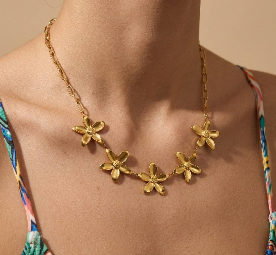 Anti Tarnish Beach Vibe Flower Necklace 18K Gold Plated