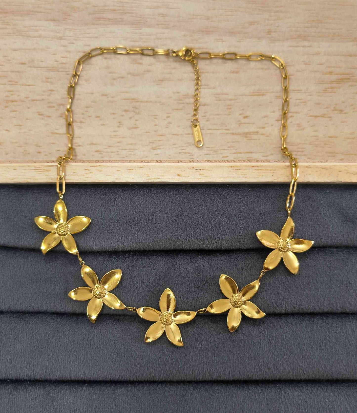 Anti Tarnish Beach Vibe Flower Necklace 18K Gold Plated