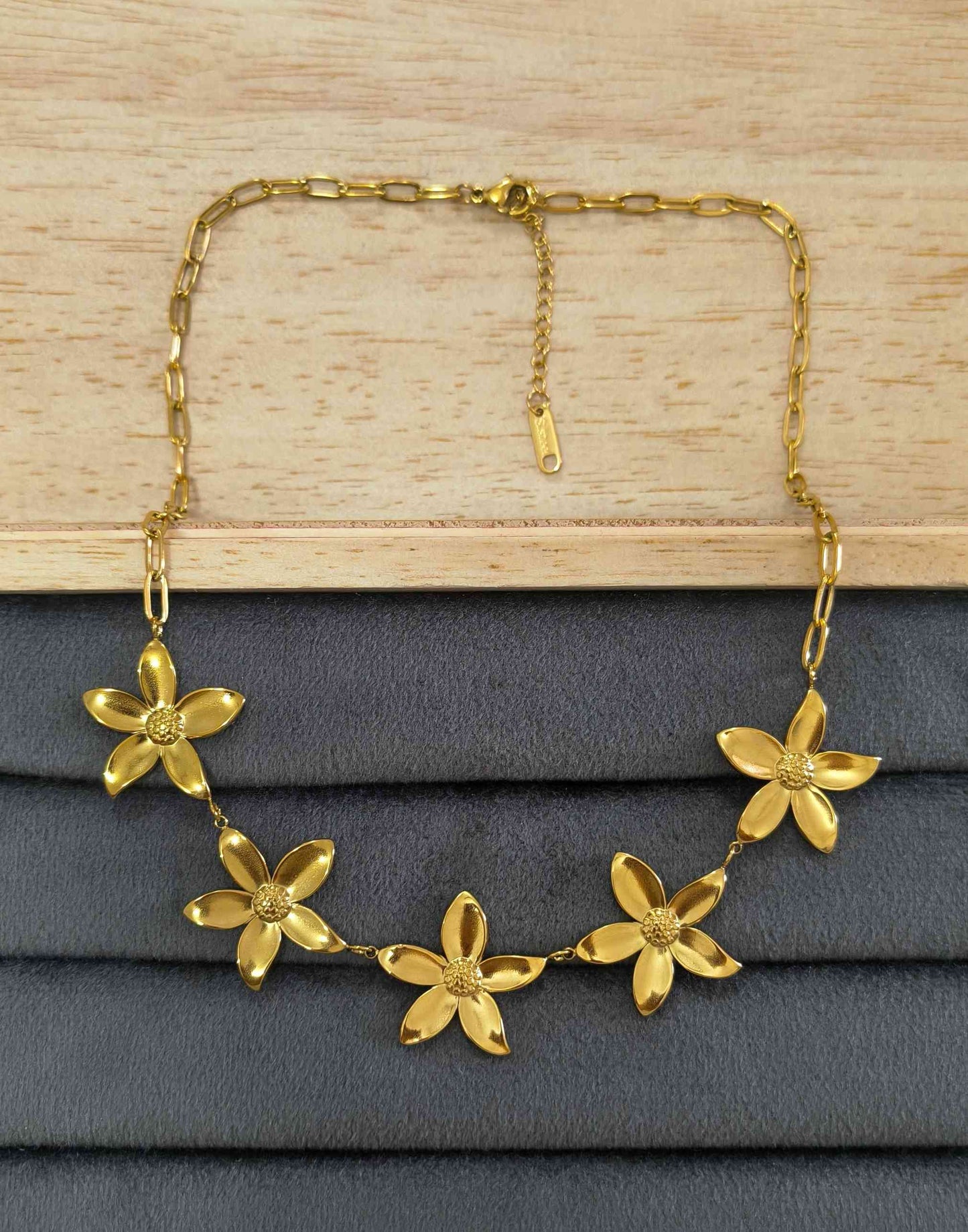 Anti Tarnish Beach Vibe Flower Necklace 18K Gold Plated