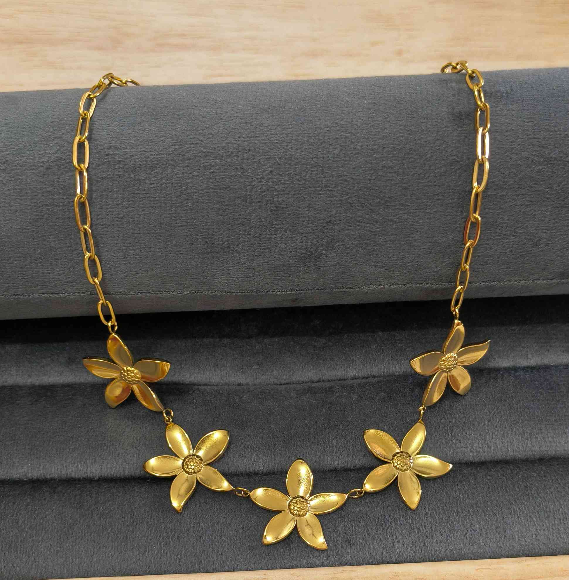 Anti Tarnish Beach Vibe Flower Necklace 18K Gold Plated