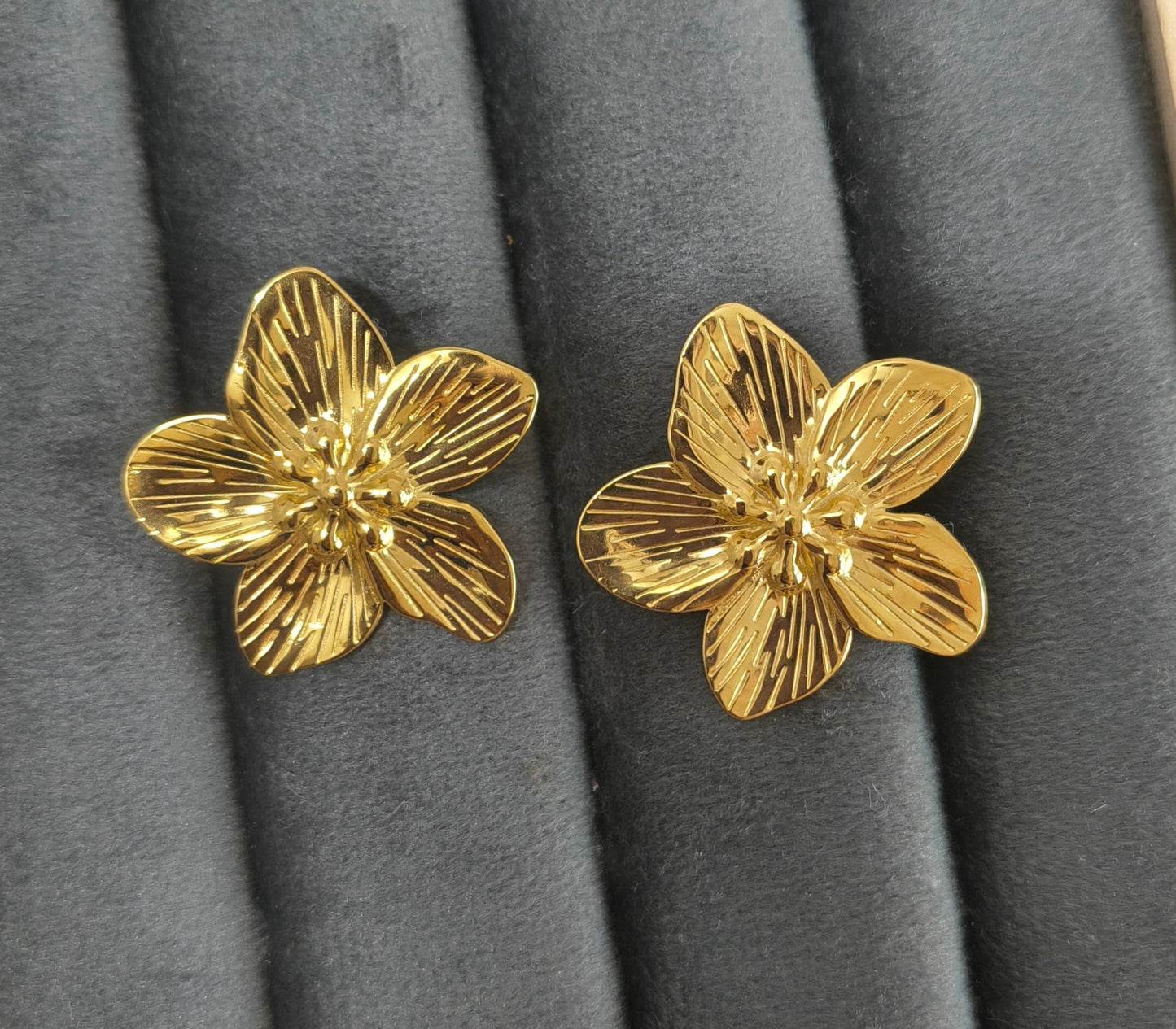 Anti Tarnish Big Flower Studs Earrings 18K Gold Plated