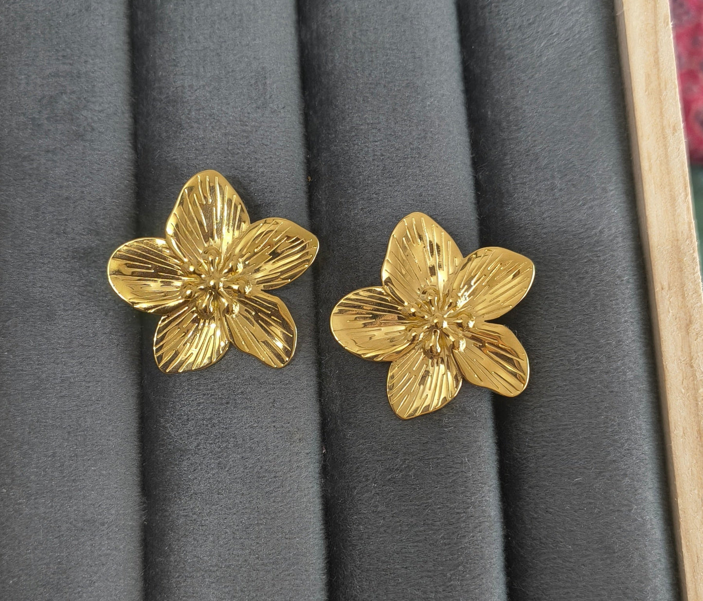 Anti Tarnish Big Flower Studs Earrings 18K Gold Plated