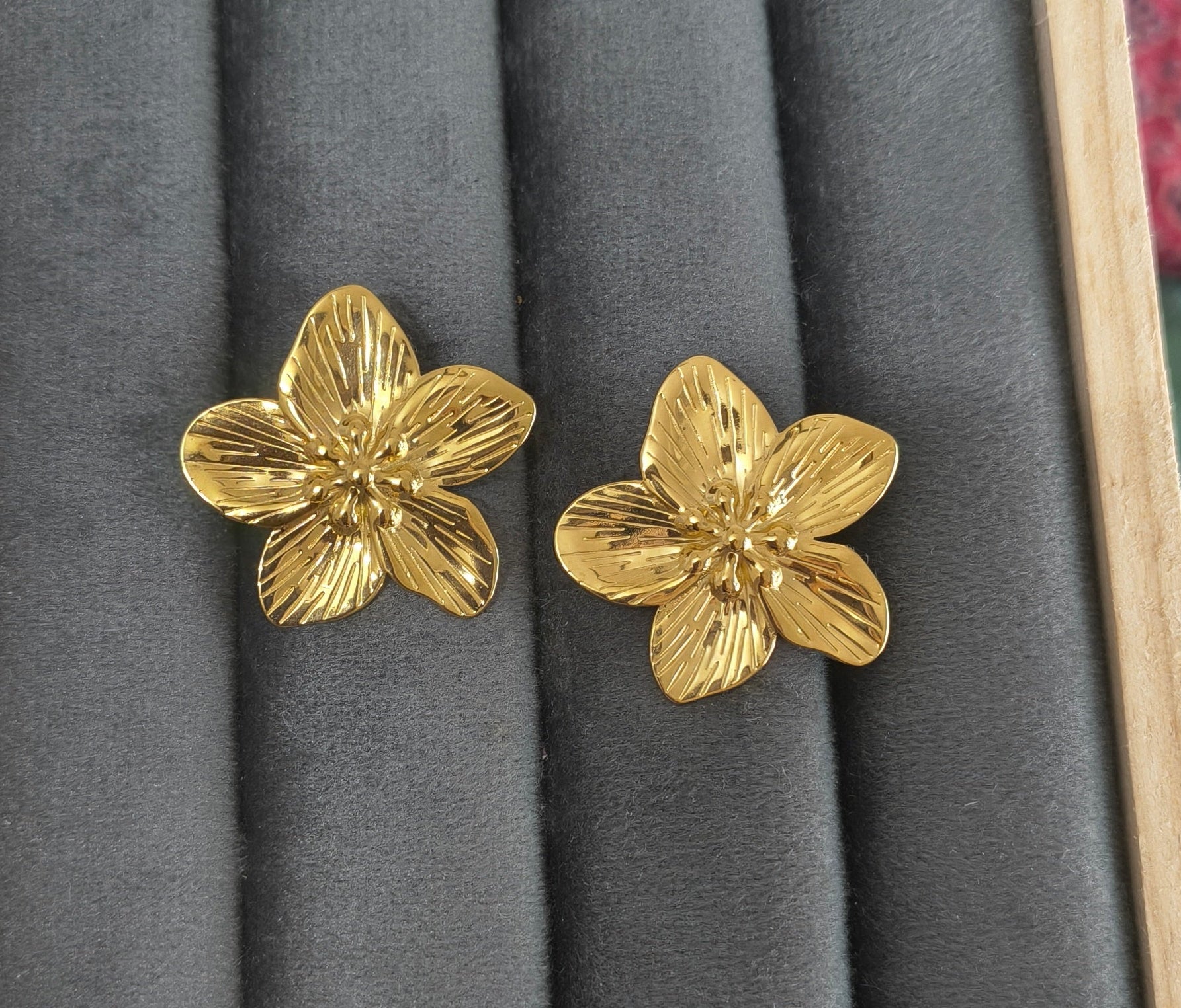 Anti Tarnish Big Flower Studs Earrings 18K Gold Plated