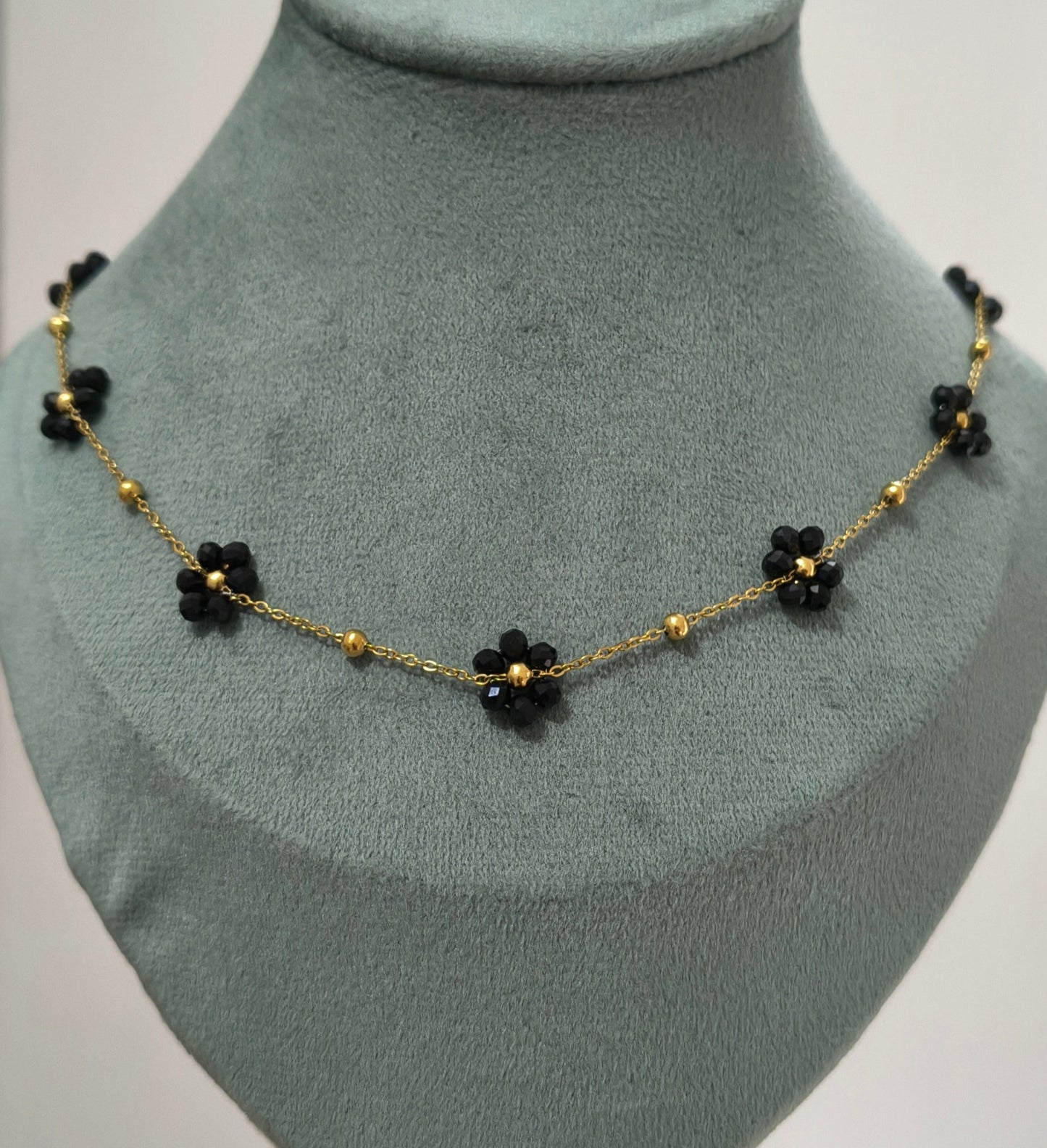 Anti Tarnish Black Beads Floral Necklace 18K Gold Plated
