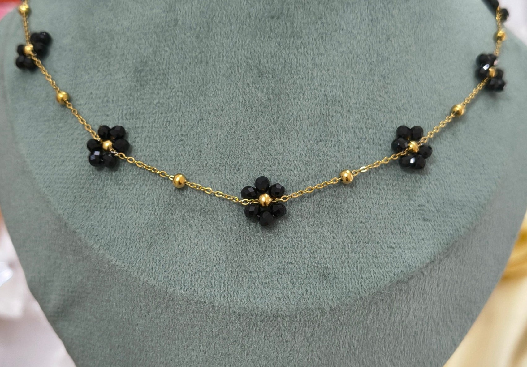 Anti Tarnish Black Beads Floral Necklace 18K Gold Plated