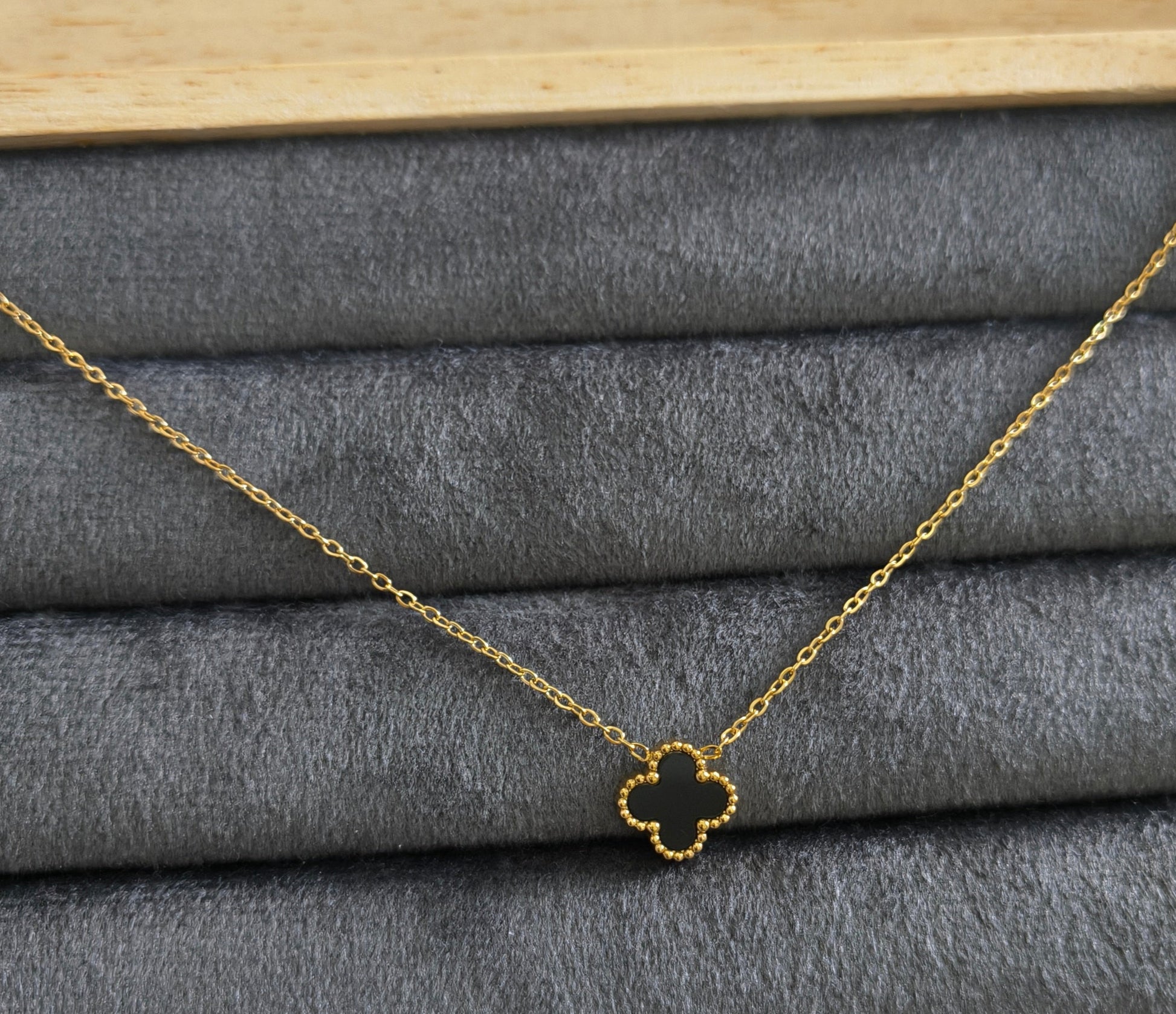 Anti Tarnish Black & White Clover Gold Pendant Necklace 18K