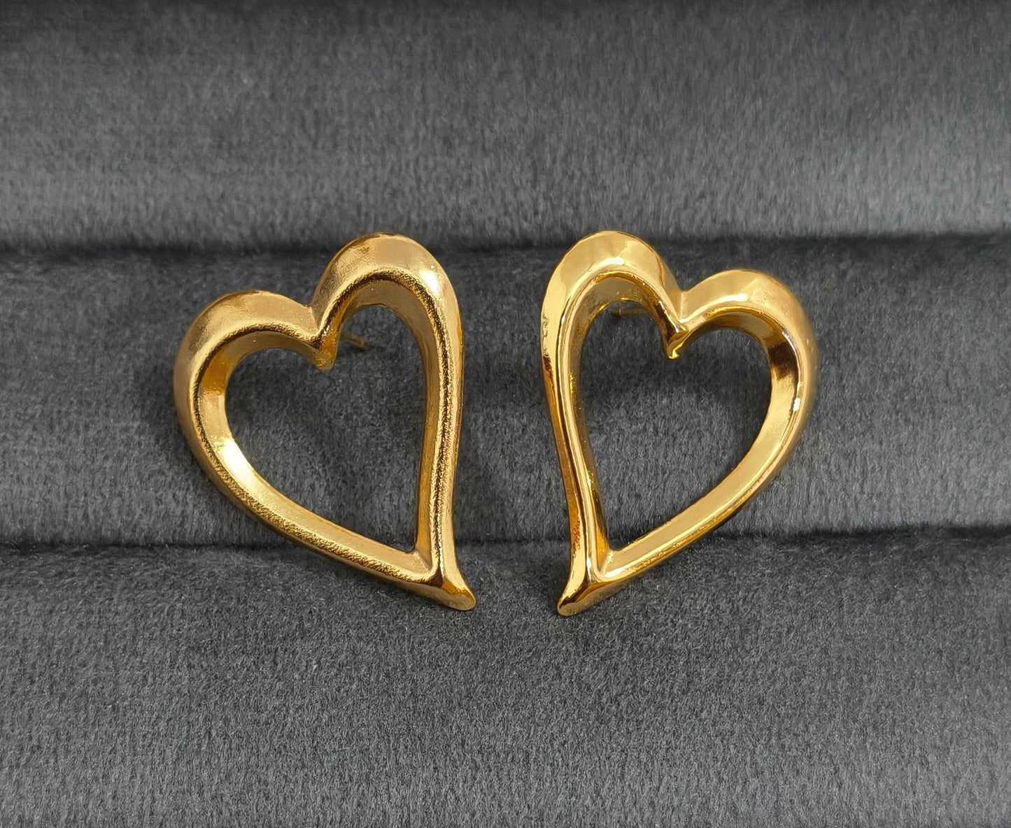 Anti Tarnish Bold Hollow Heart Stud Earrings 18K Gold Plated