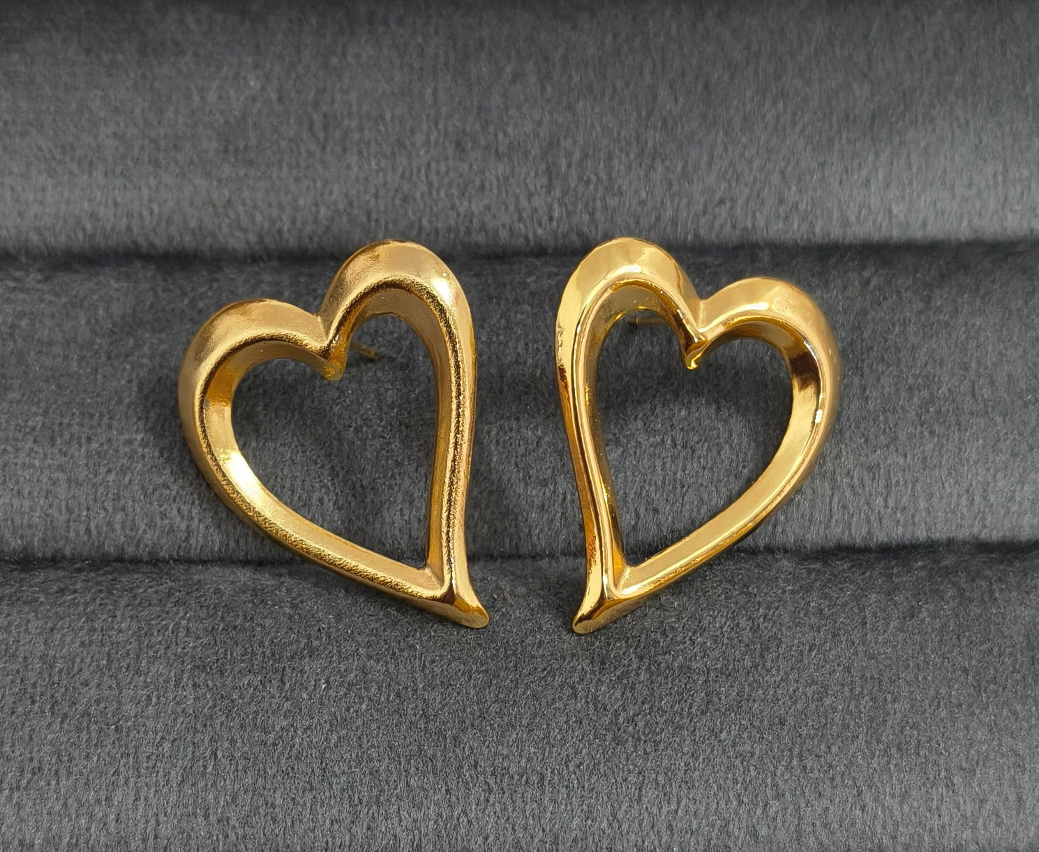 Anti Tarnish Bold Hollow Heart Stud Earrings 18K Gold Plated