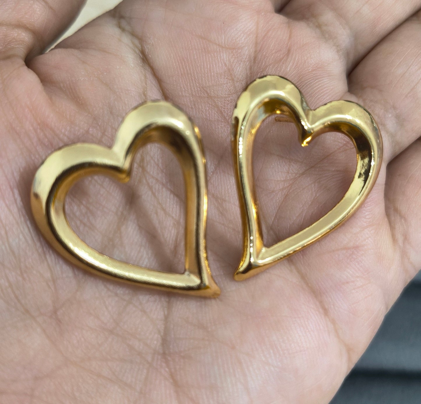 Anti Tarnish Bold Hollow Heart Stud Earrings 18K Gold Plated