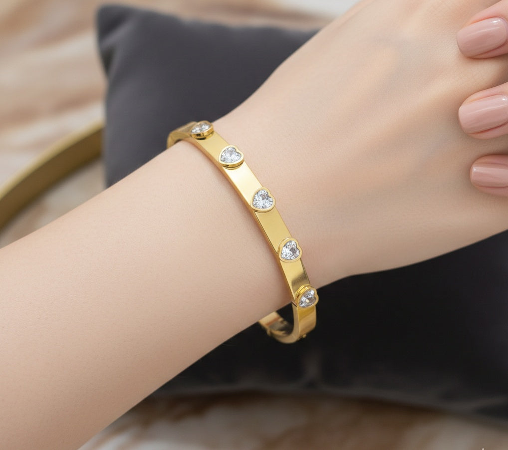 Anti Tarnish Bracelet Babysize Shiny Hearts 18K Gold Plated