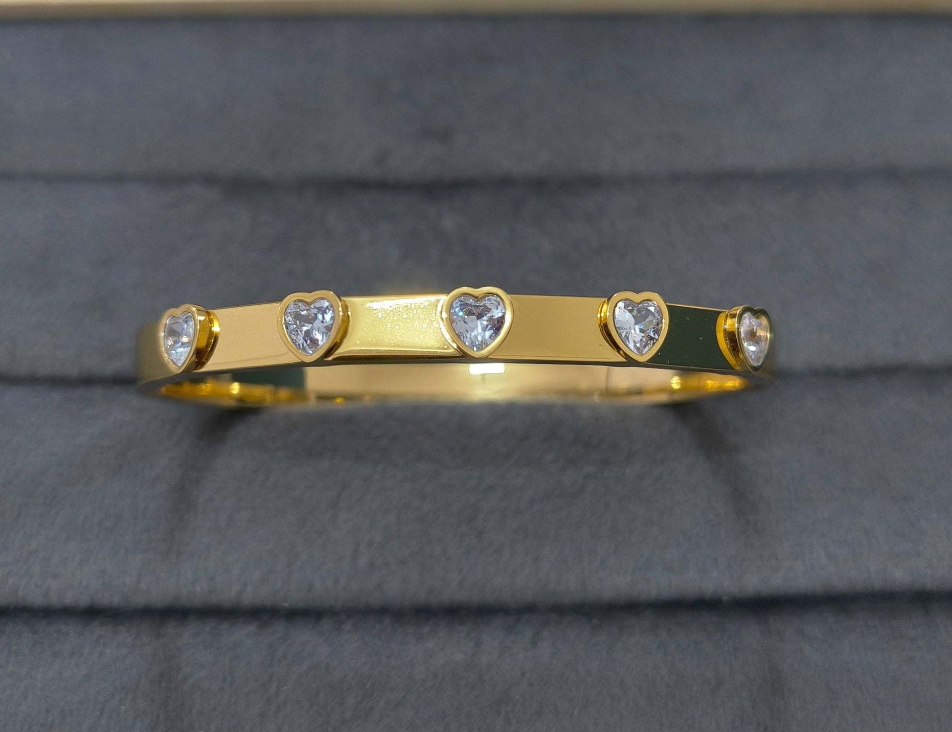 Anti Tarnish Bracelet Babysize Shiny Hearts 18K Gold Plated