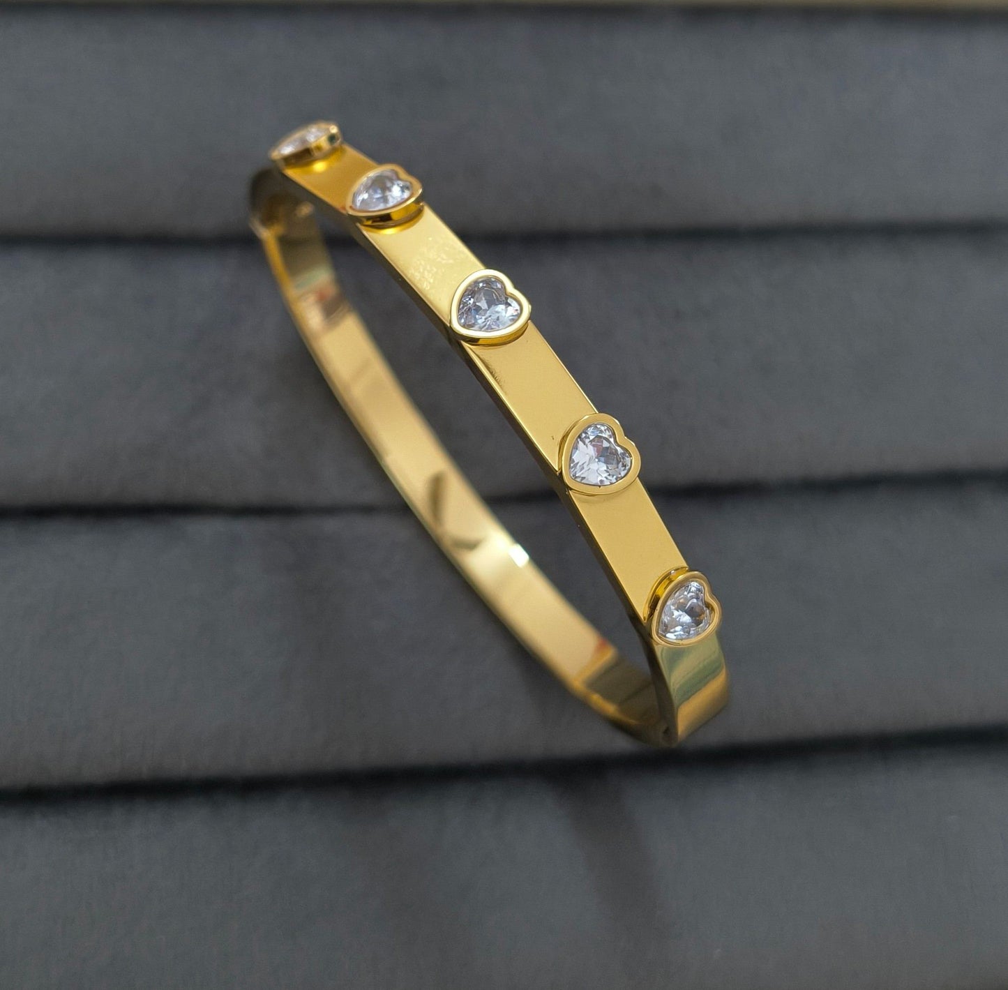 Anti Tarnish Bracelet Babysize Shiny Hearts 18K Gold Plated