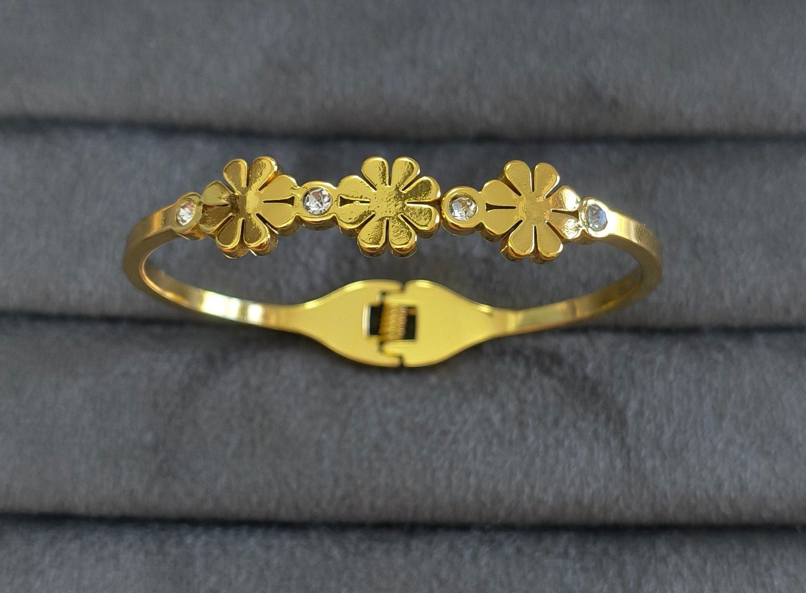 Anti Tarnish Bracelet Daisy Flower 18K Gold Plated
