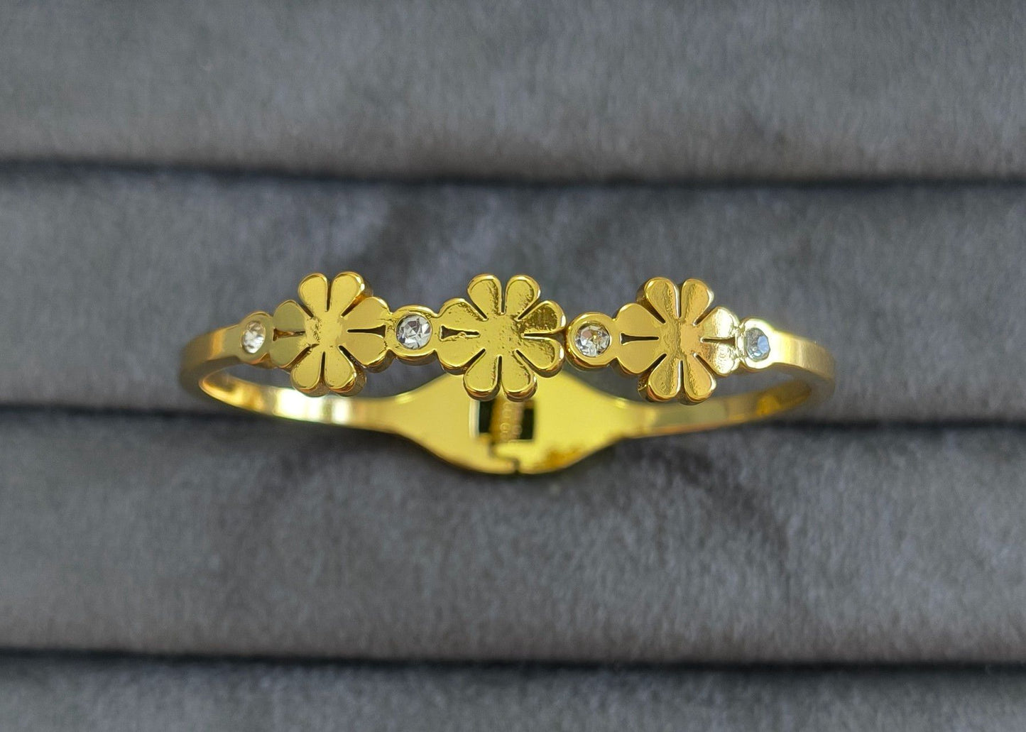 Anti Tarnish Bracelet Daisy Flower 18K Gold Plated